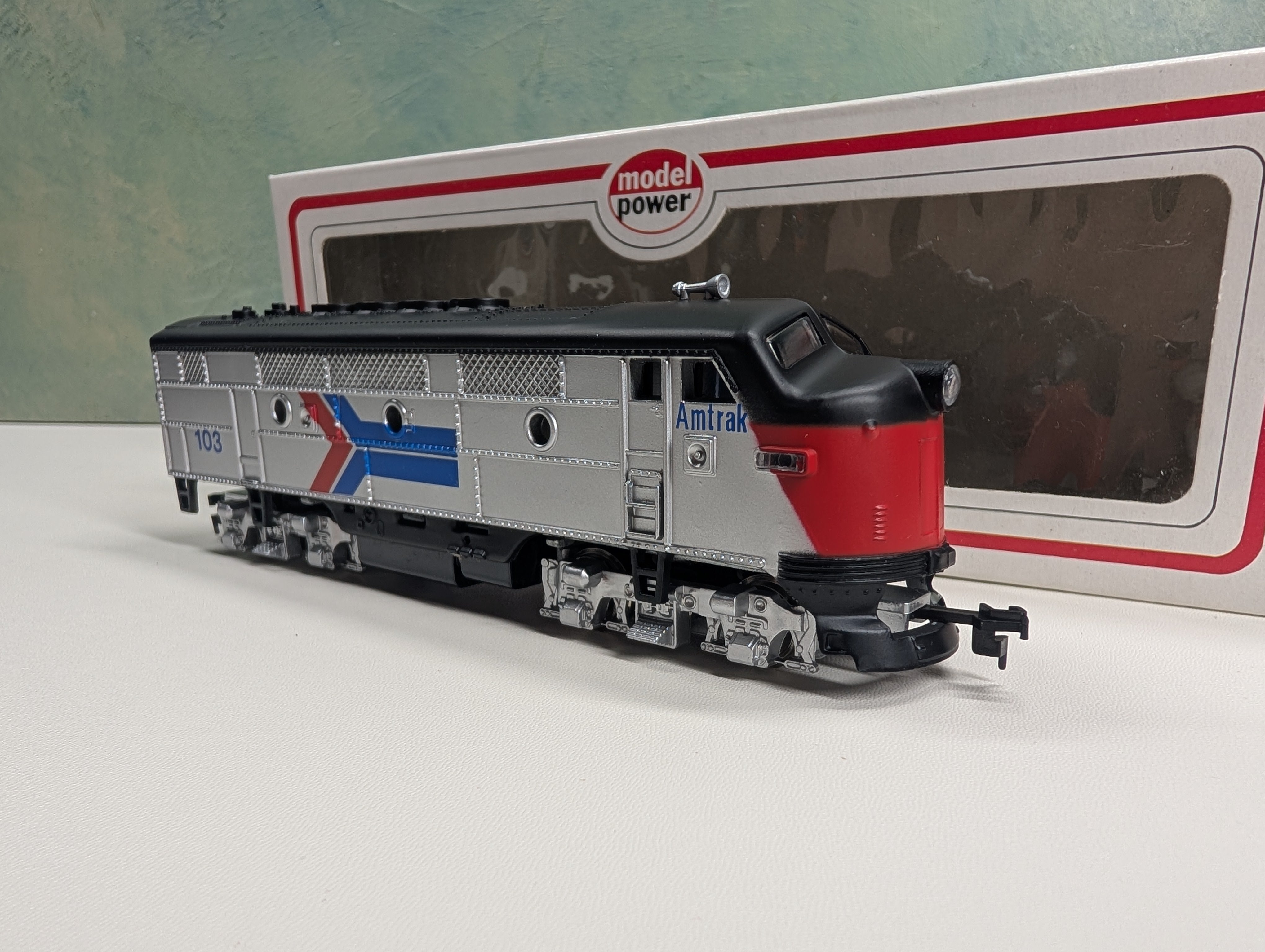 USED Model Power HO Scale F2 Diesel Locomotive Amtrak #103 Runs Great DC