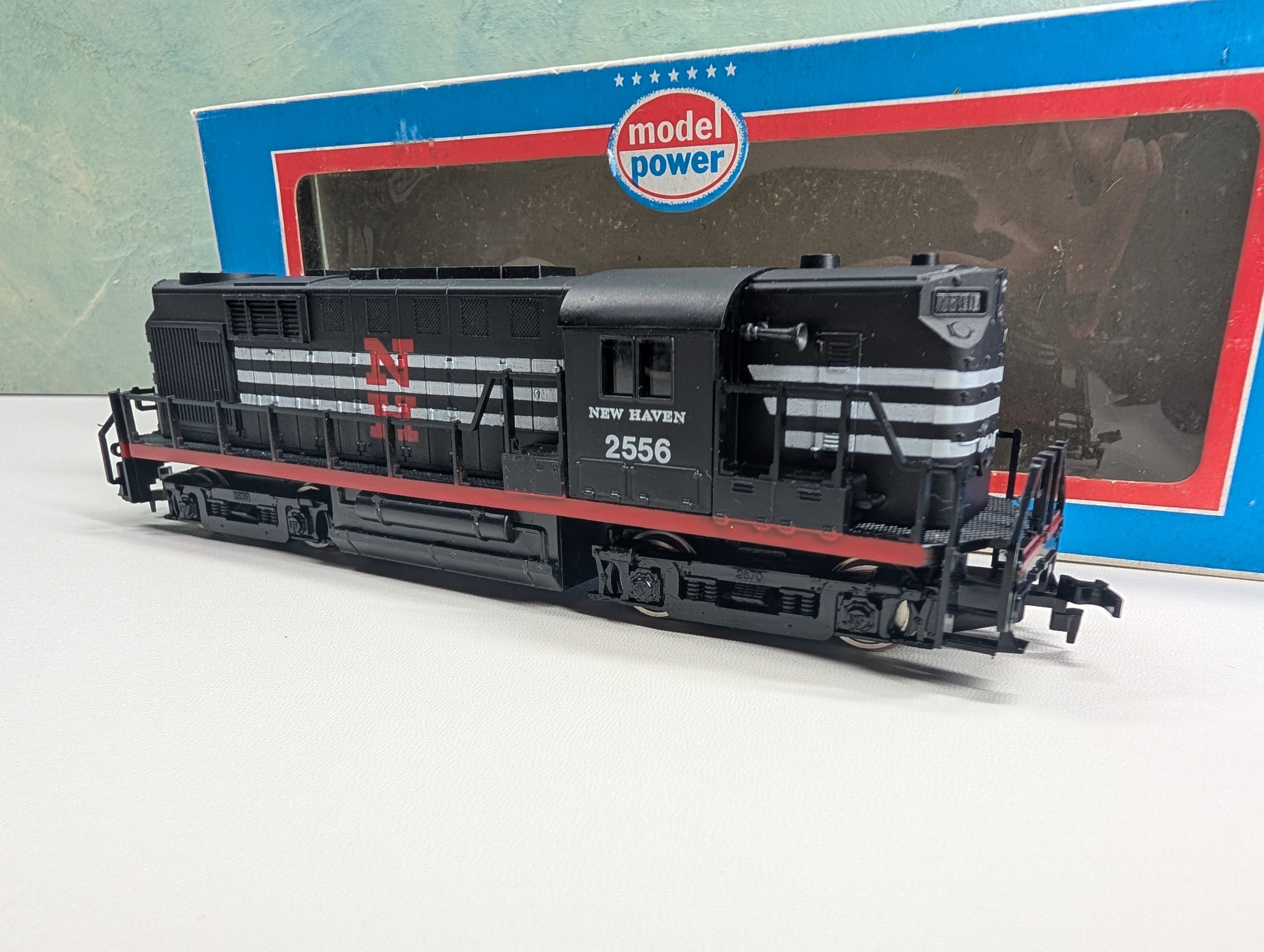 USED Model Power HO Scale Alco RS-11 Diesel Locomotive New Haven #2556 Runs Great DC