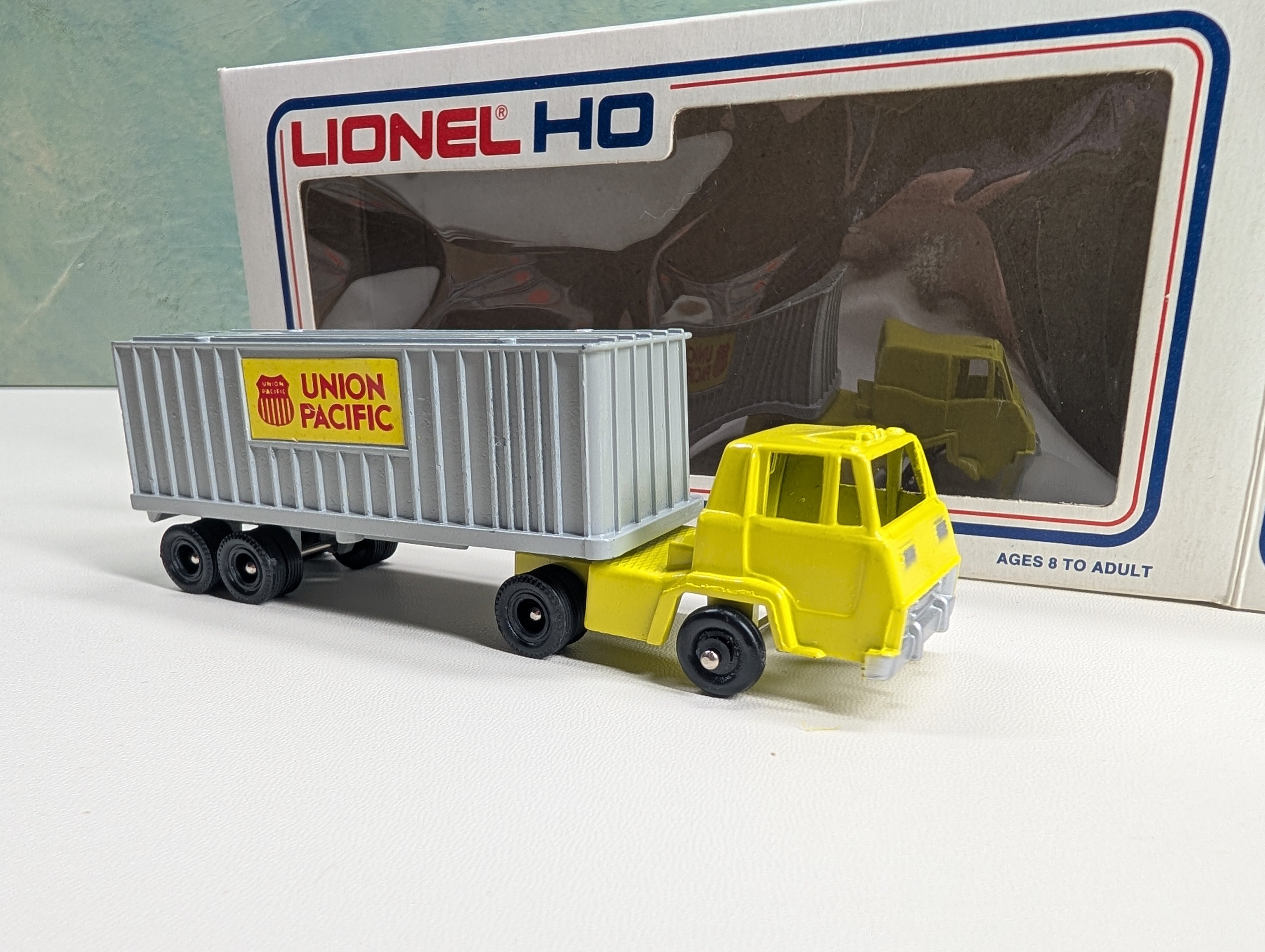 USED Lionel HO Scale Metal Trailer and Cab Union Pacific