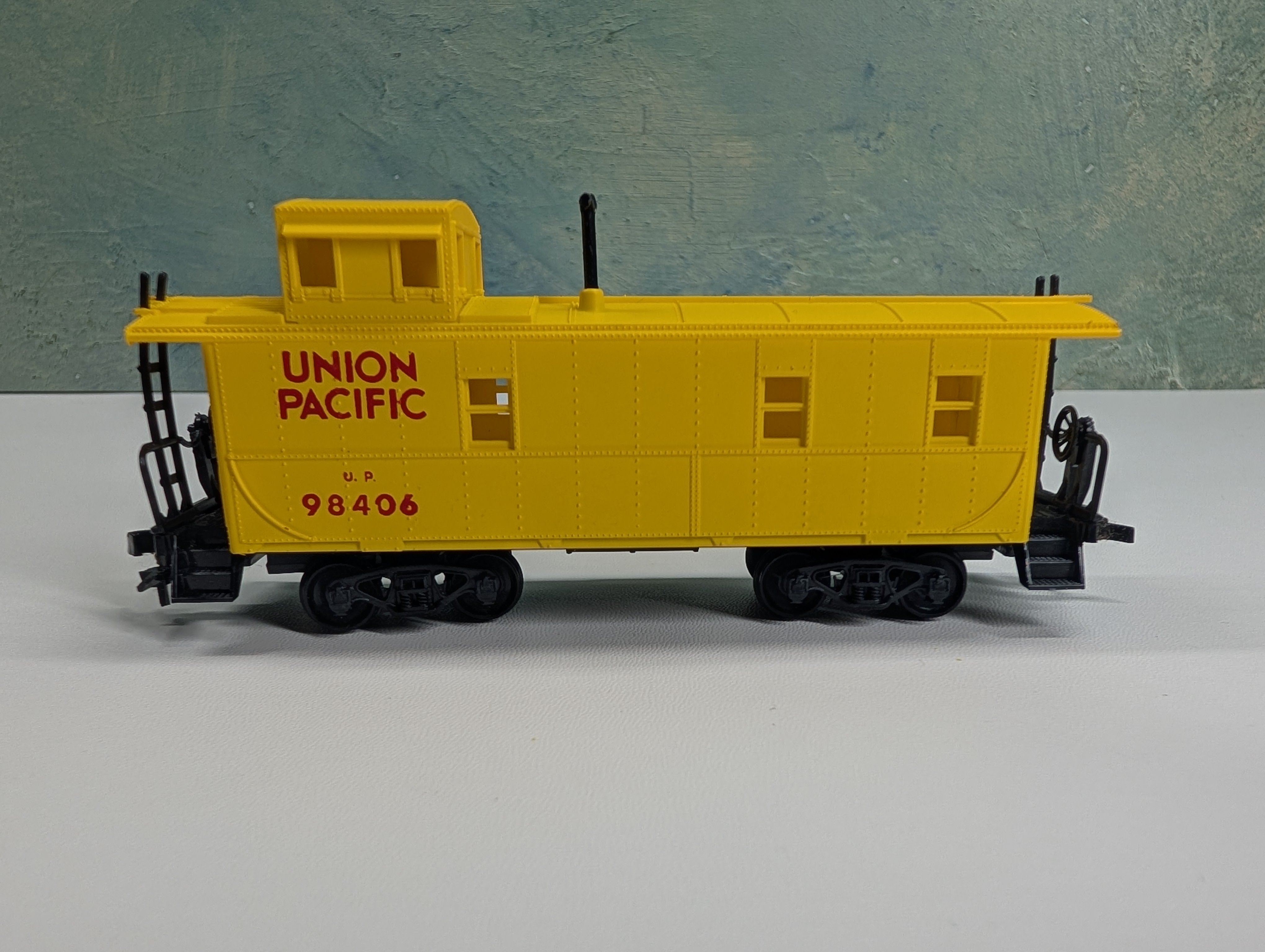 USED Lionel HO Scale Caboose Union Pacific UP 98406