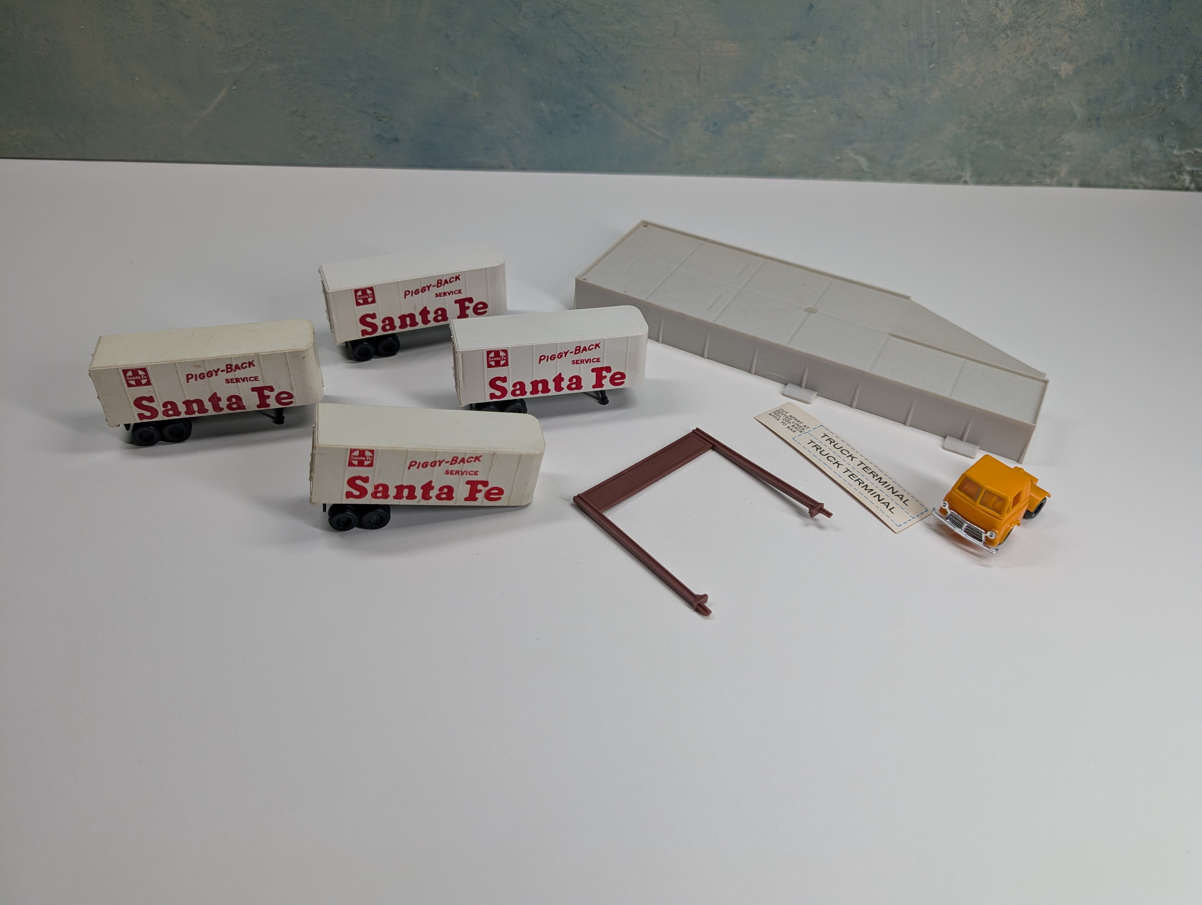 USED Tyco HO Scale Truck Terminal