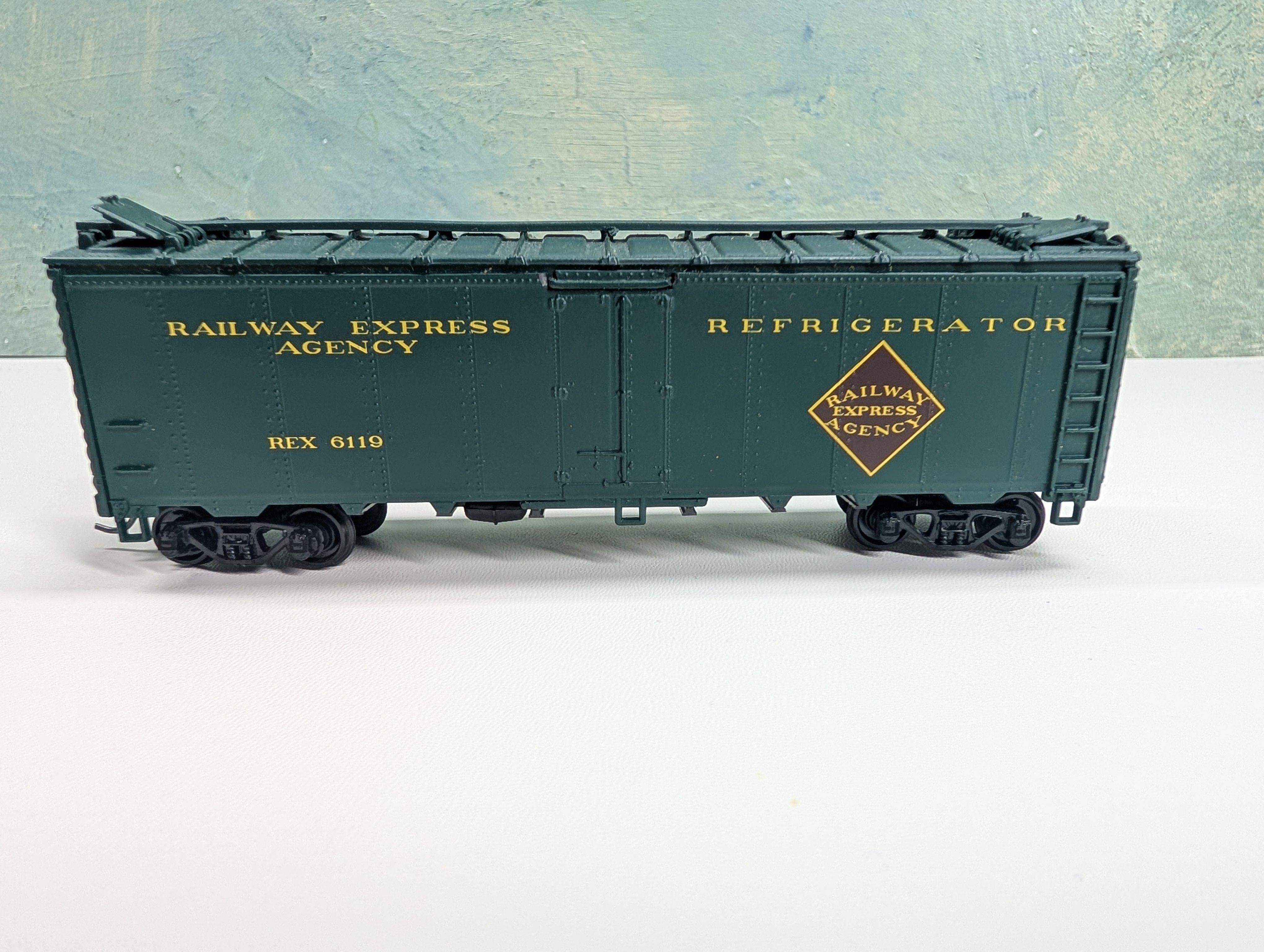 USED Athearn HO Scale 40' Reefer Railway Express Agency REX #6119