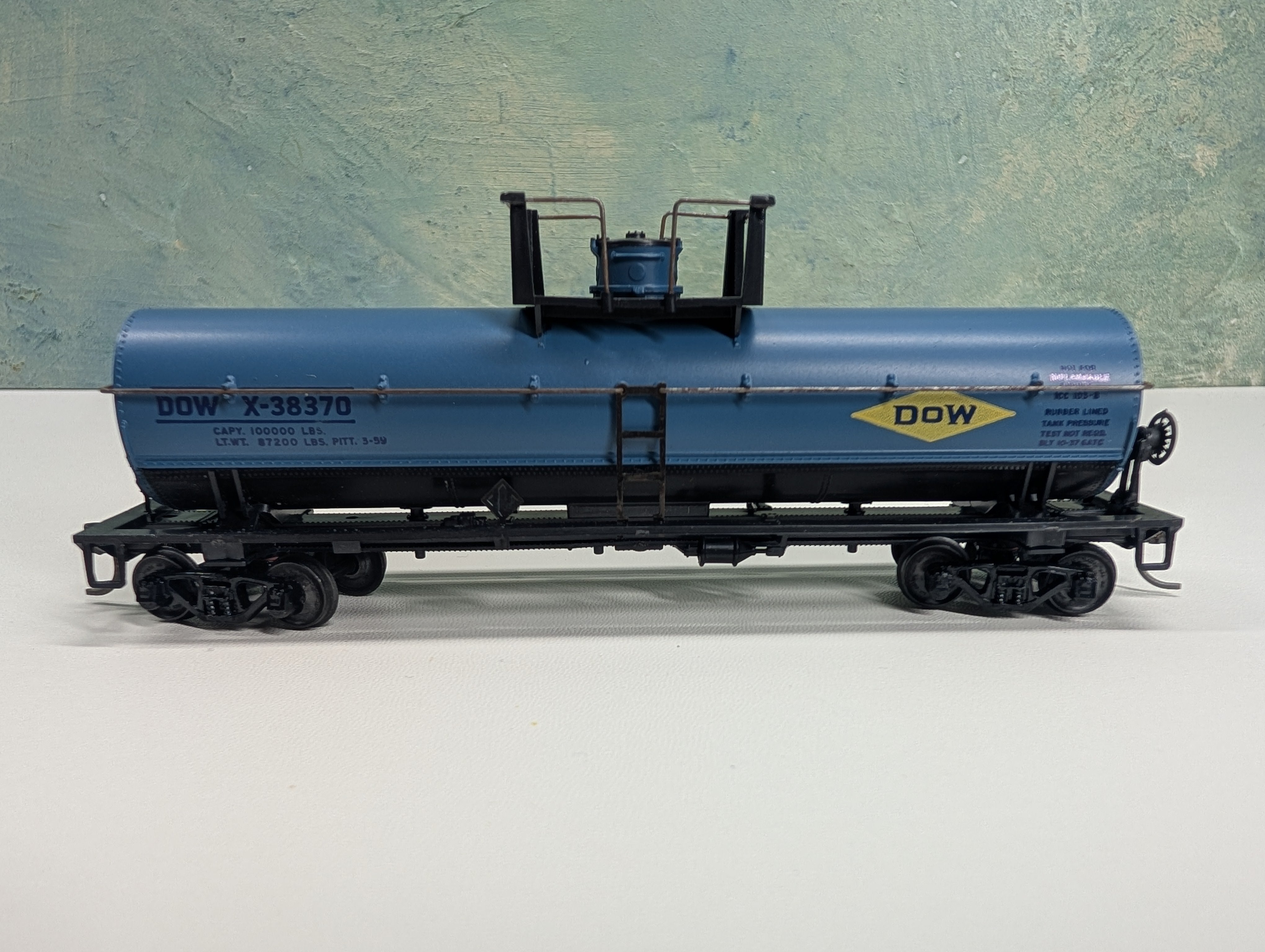 USED Athearn HO Scale Chemical Tank Car DOW #X-38370
