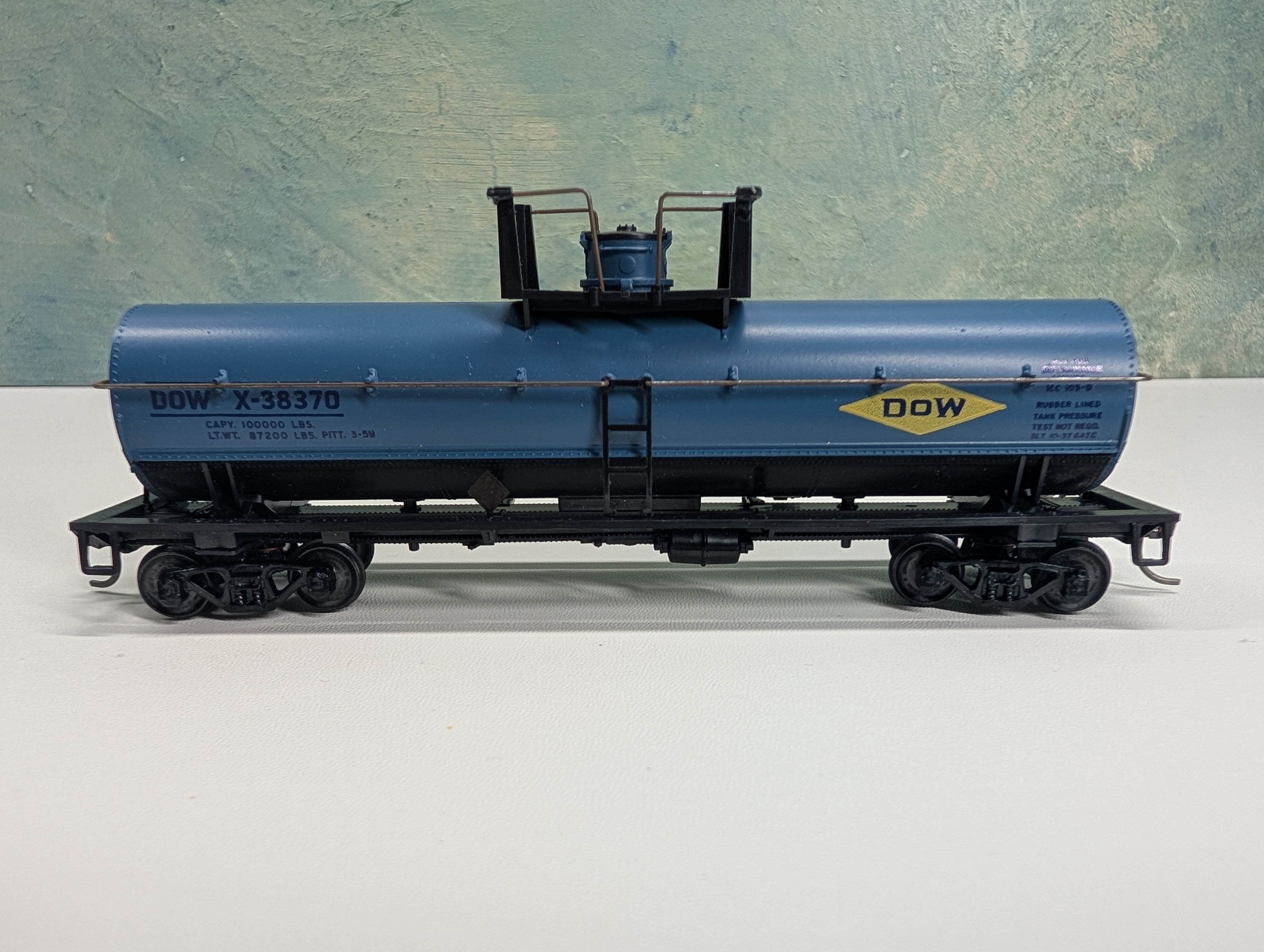 USED Athearn HO Scale Chemical Tank Car DOW #X-38370