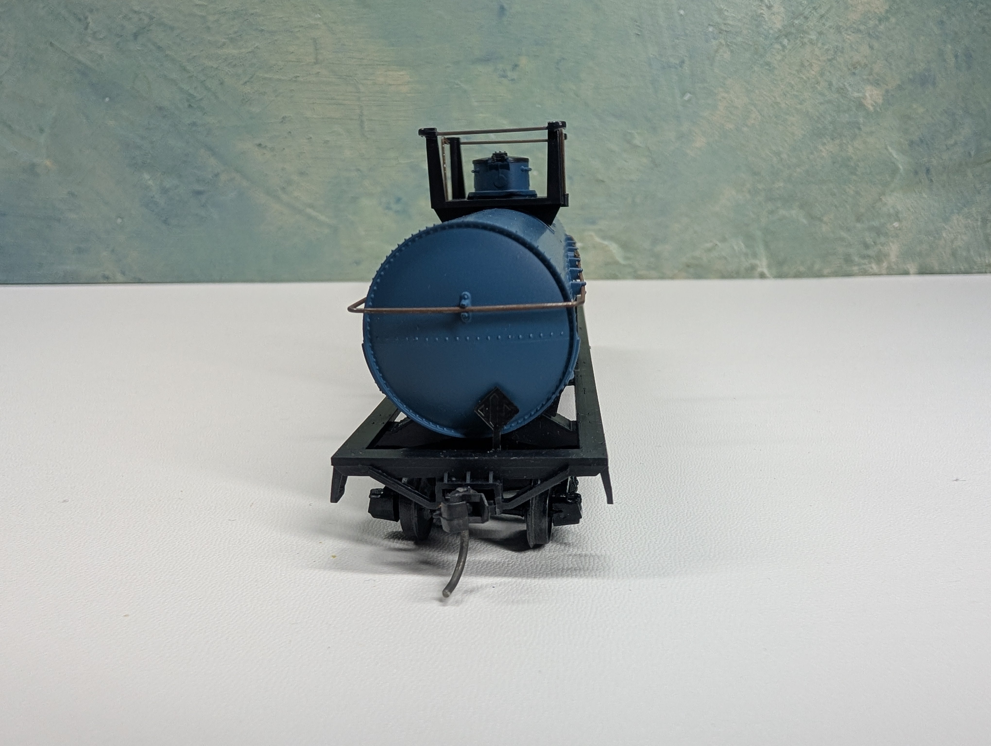 USED Athearn HO Scale Chemical Tank Car DOW #X-38370