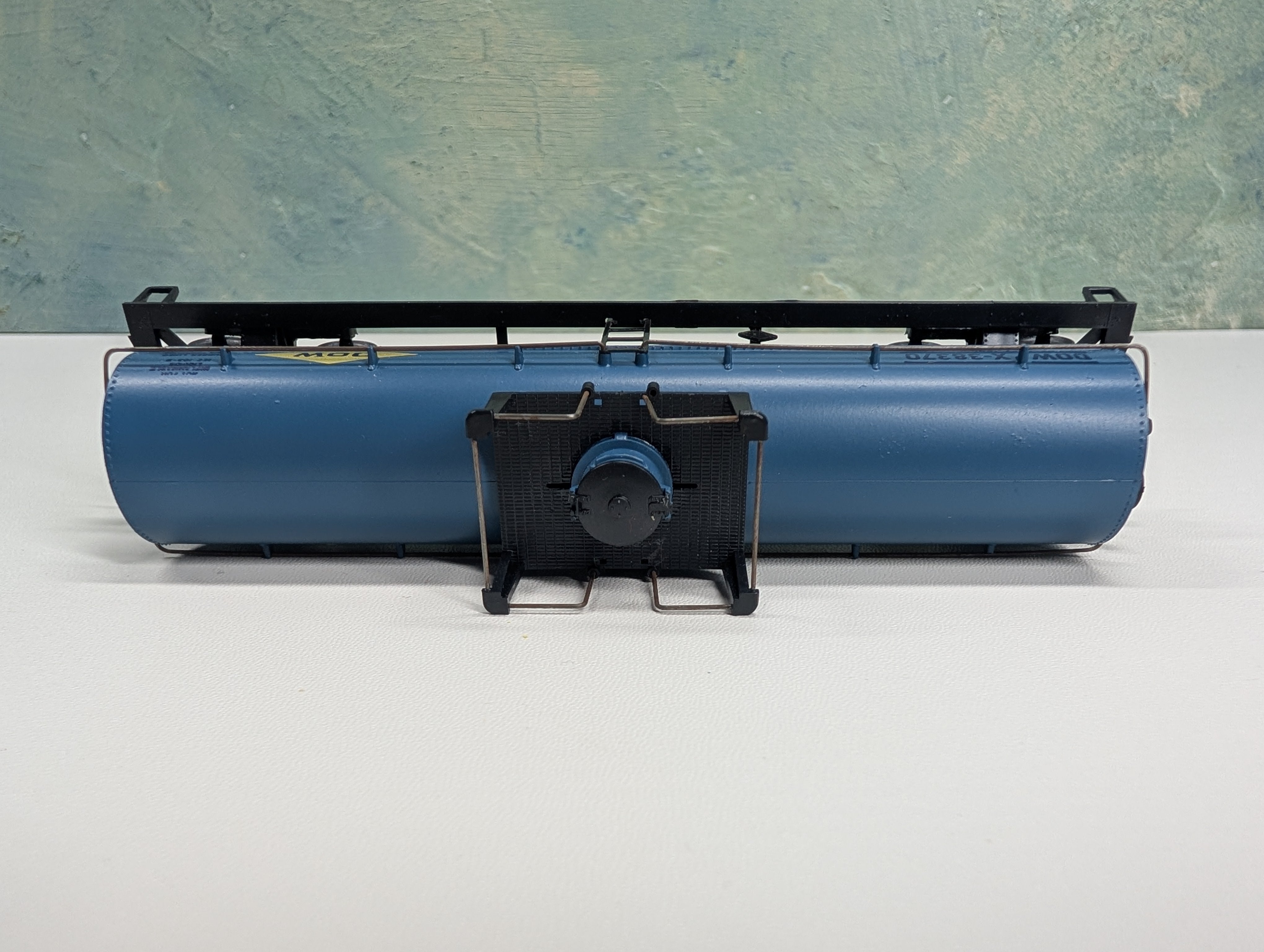 USED Athearn HO Scale Chemical Tank Car DOW #X-38370