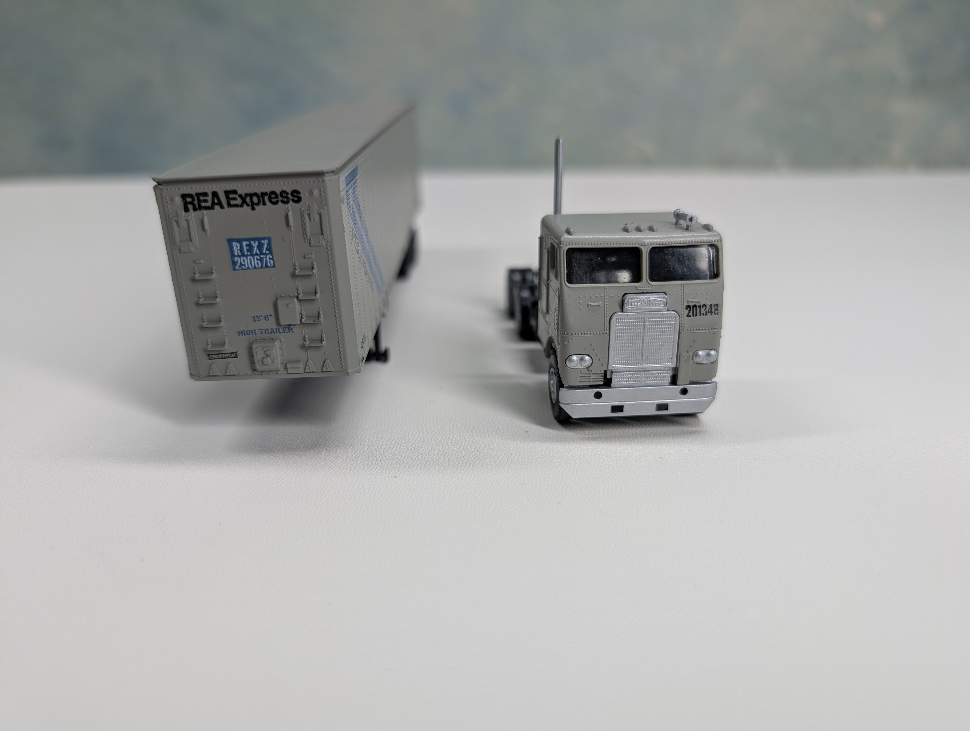 USED Athearn HO Scale Tractor Cab w/ 40' Trailer REA Express #201348