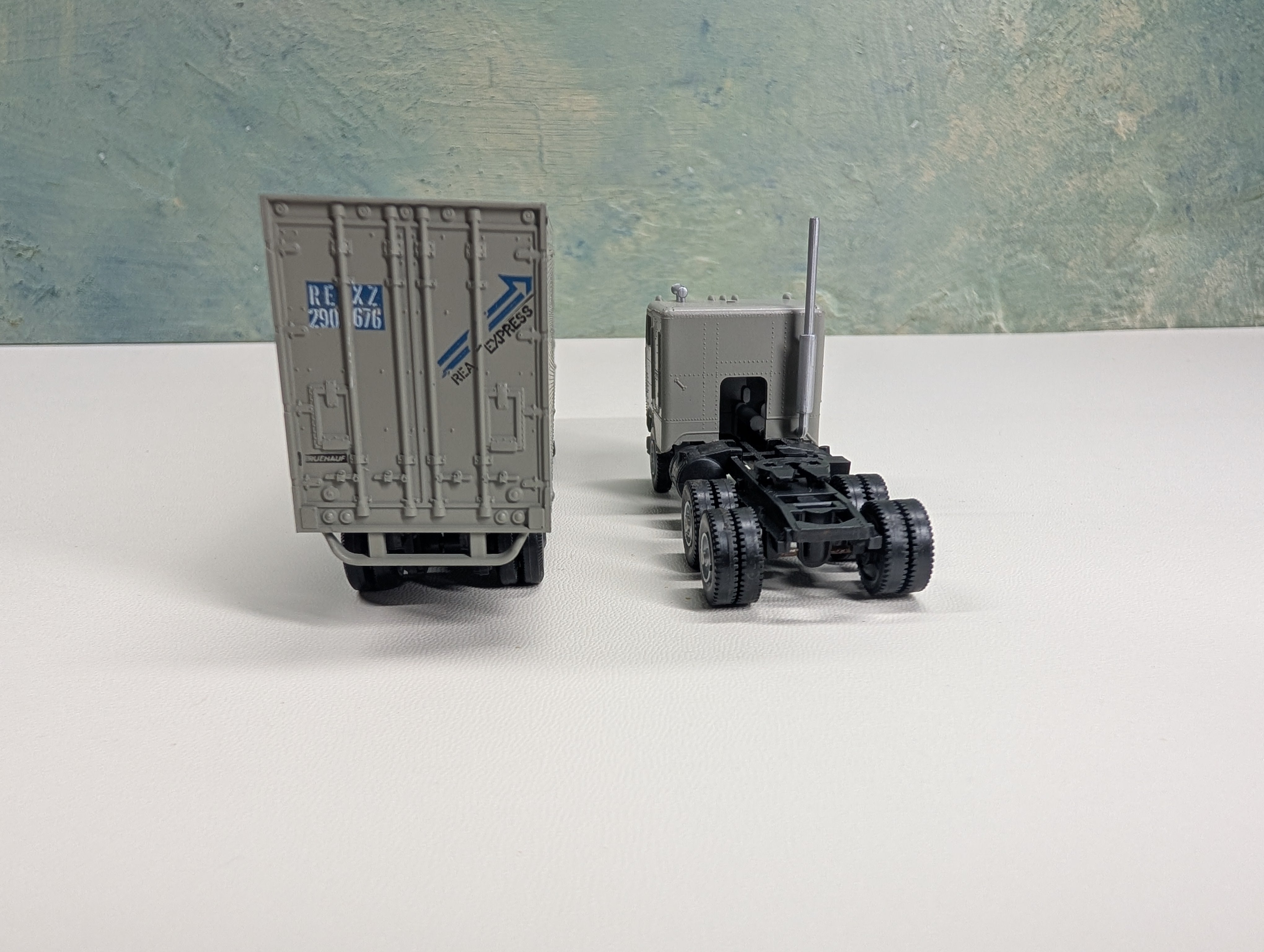 USED Athearn HO Scale Tractor Cab w/ 40' Trailer REA Express #201348