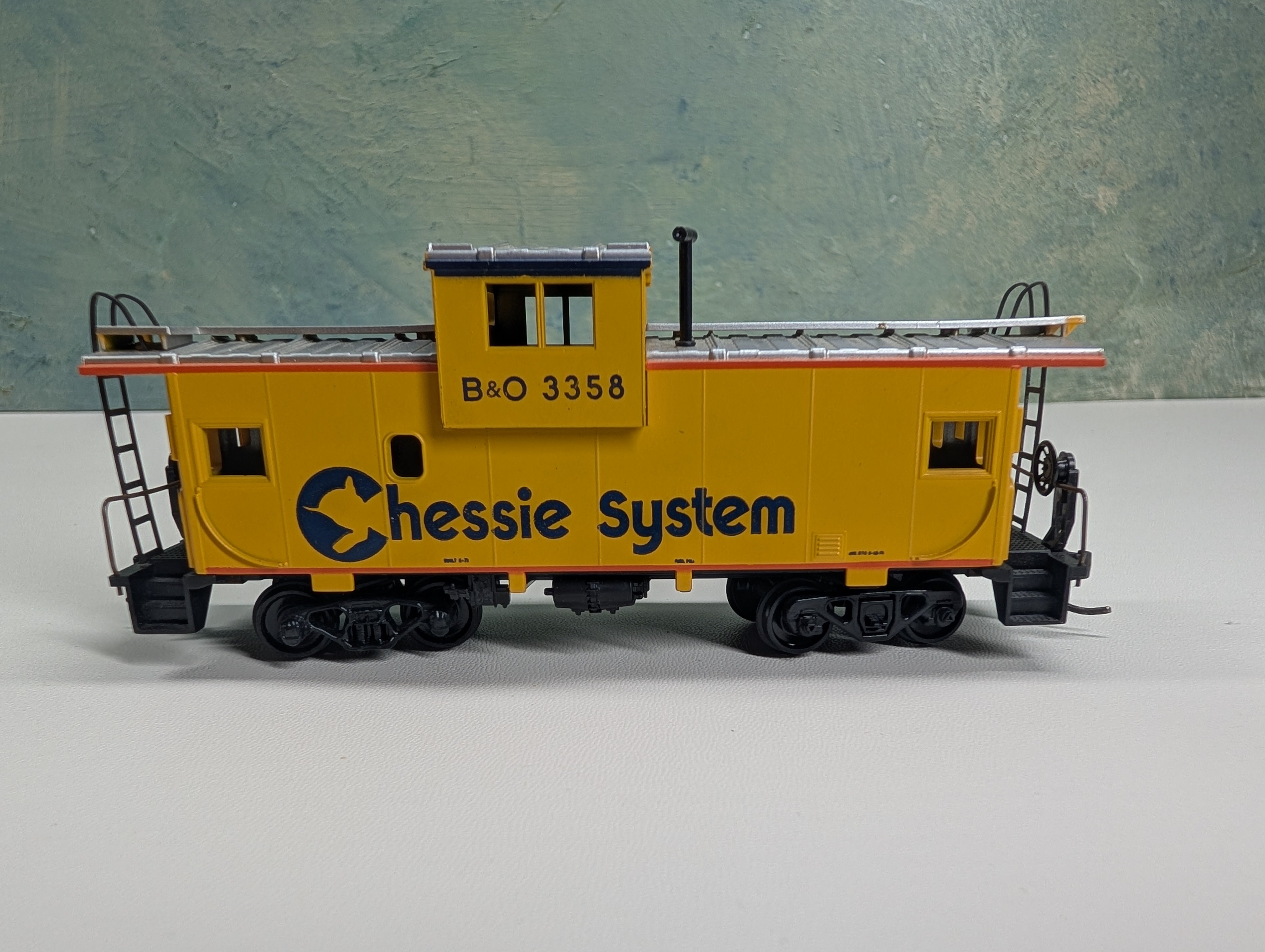 USED Athearn HO Scale Wide Vision Caboose Chessie System B&O #3358
