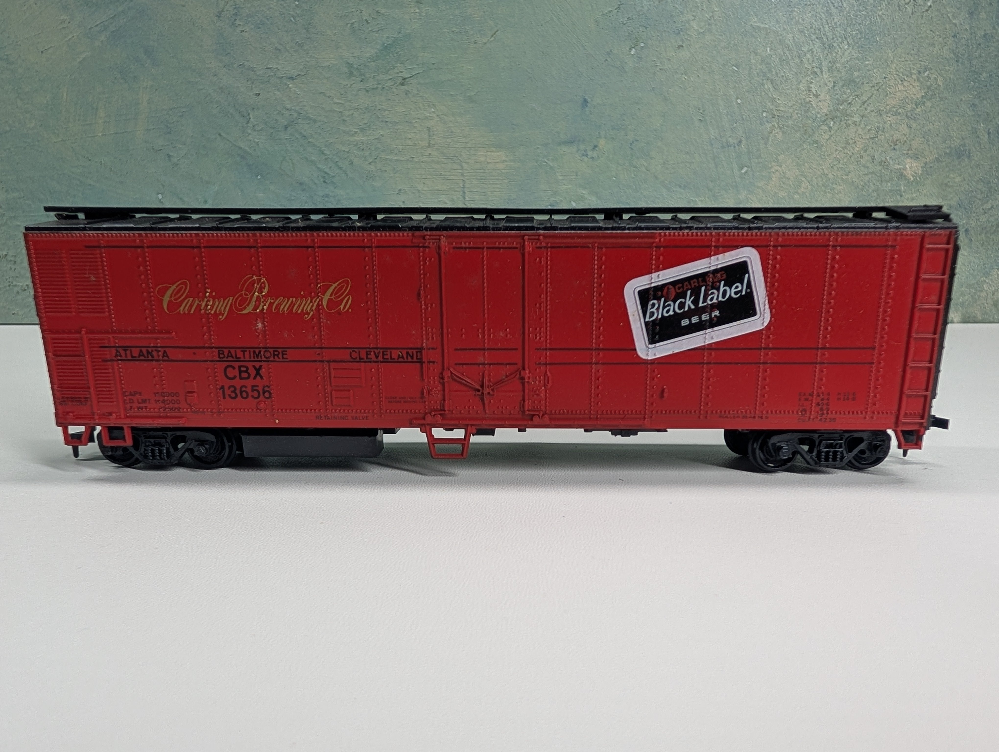 USED Athearn HO Scale 50' Billboard Beer Car Black Label Beer CBX #13656