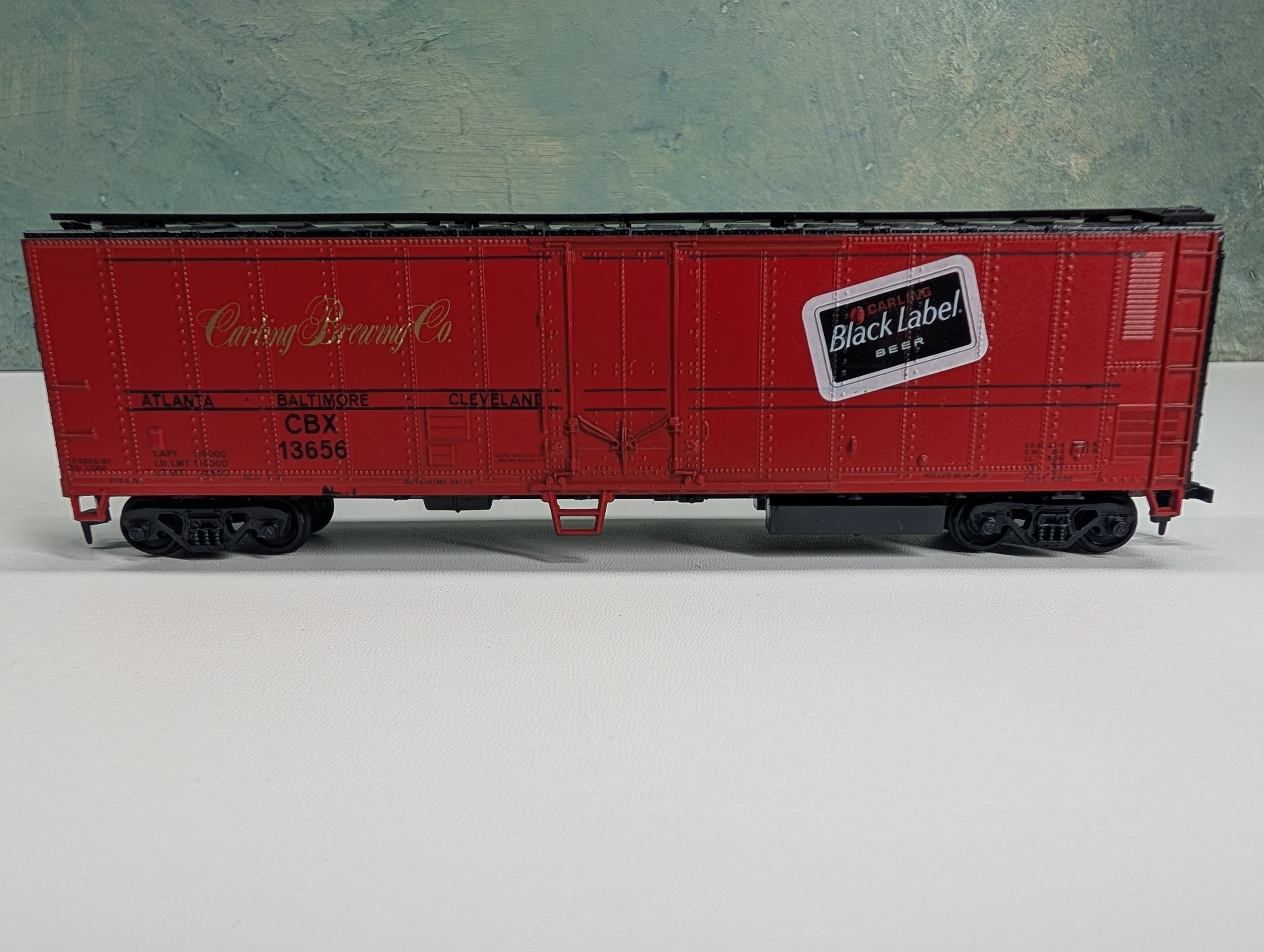 USED Athearn HO Scale 50' Billboard Beer Car Black Label Beer CBX #13656