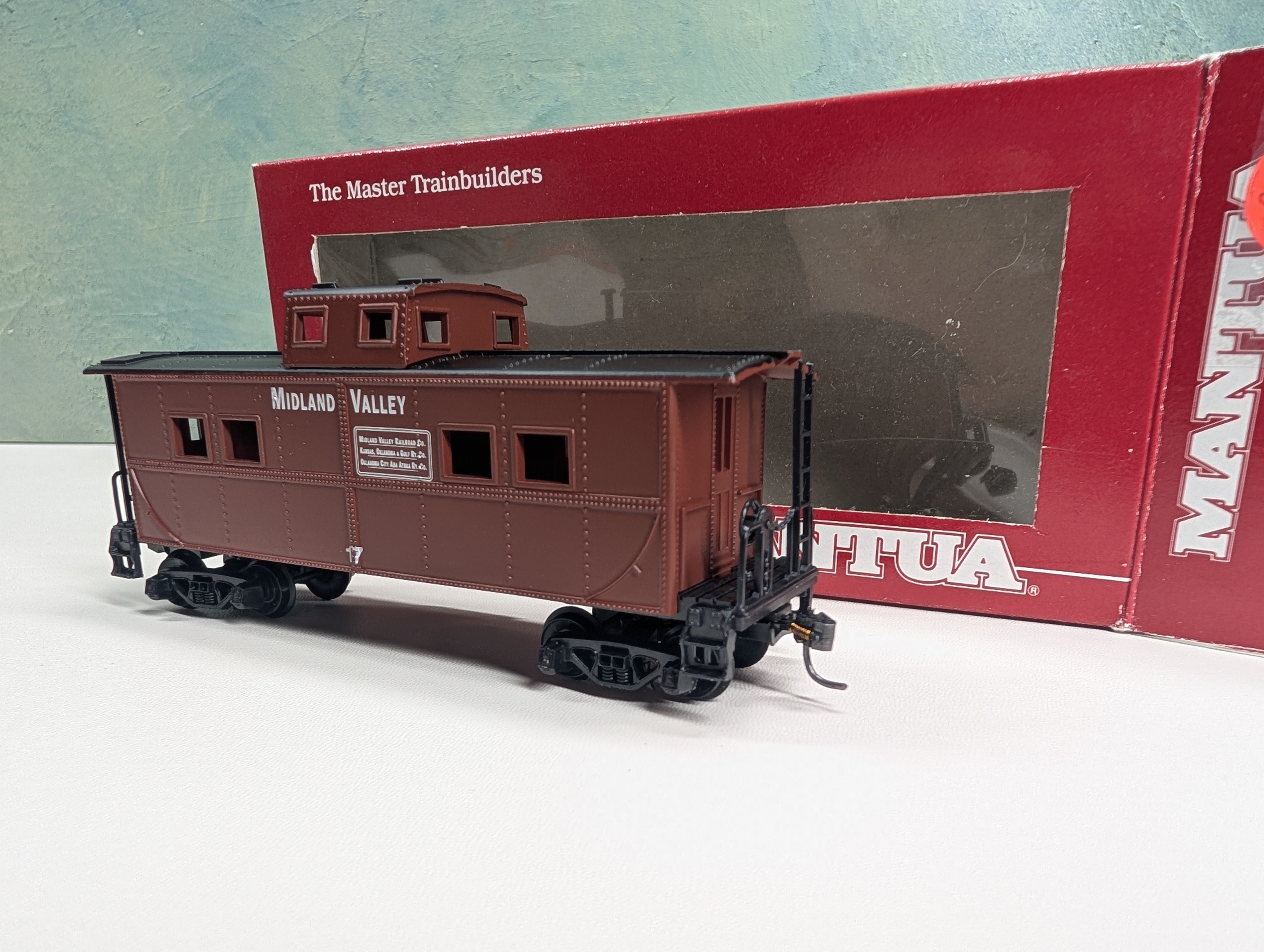 USED Mantua 726-088 HO Scale Heavy 36' Caboose Midland Valley #17