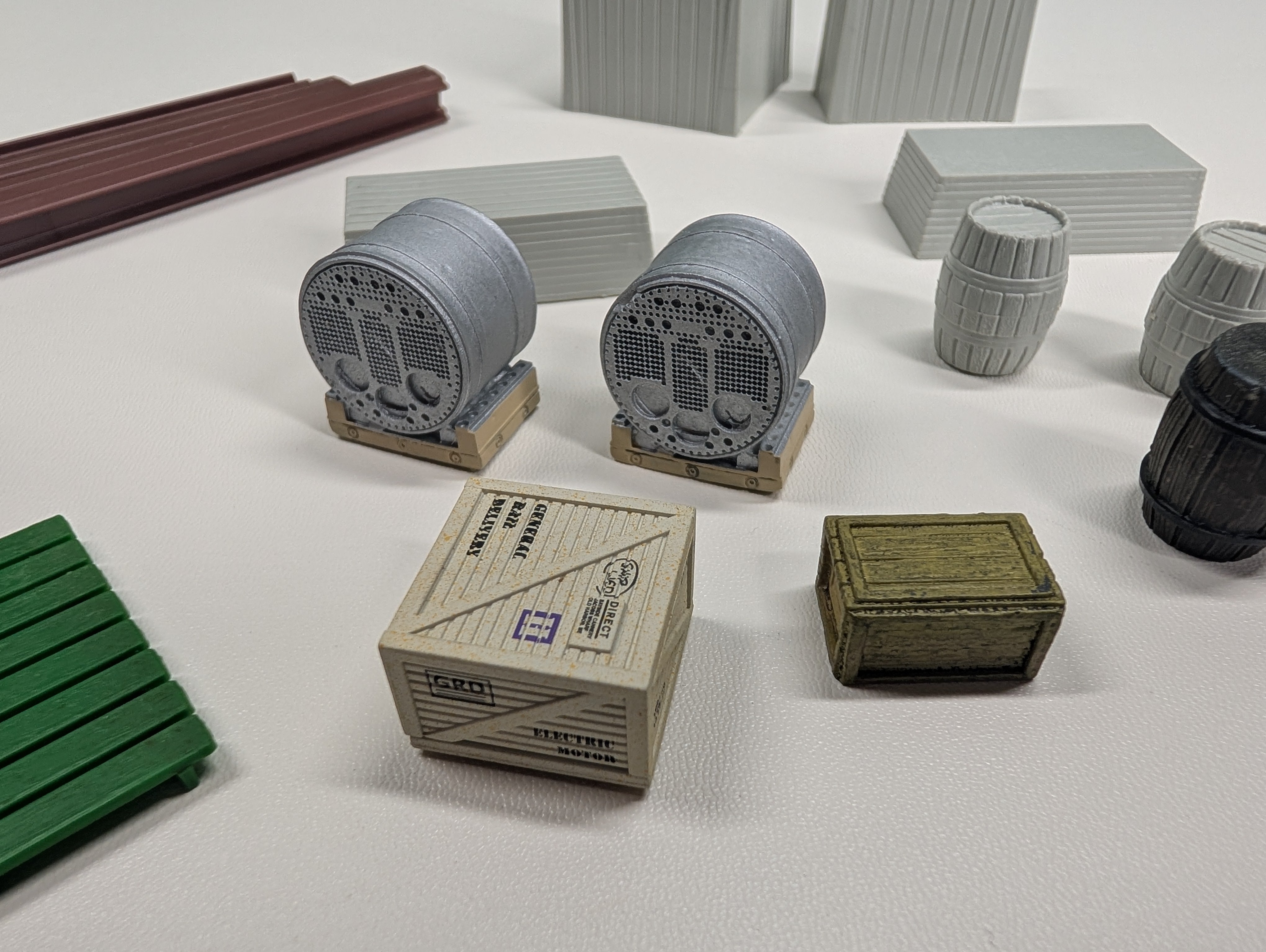 USED HO Scale Lot of Loads and other Scenery Details