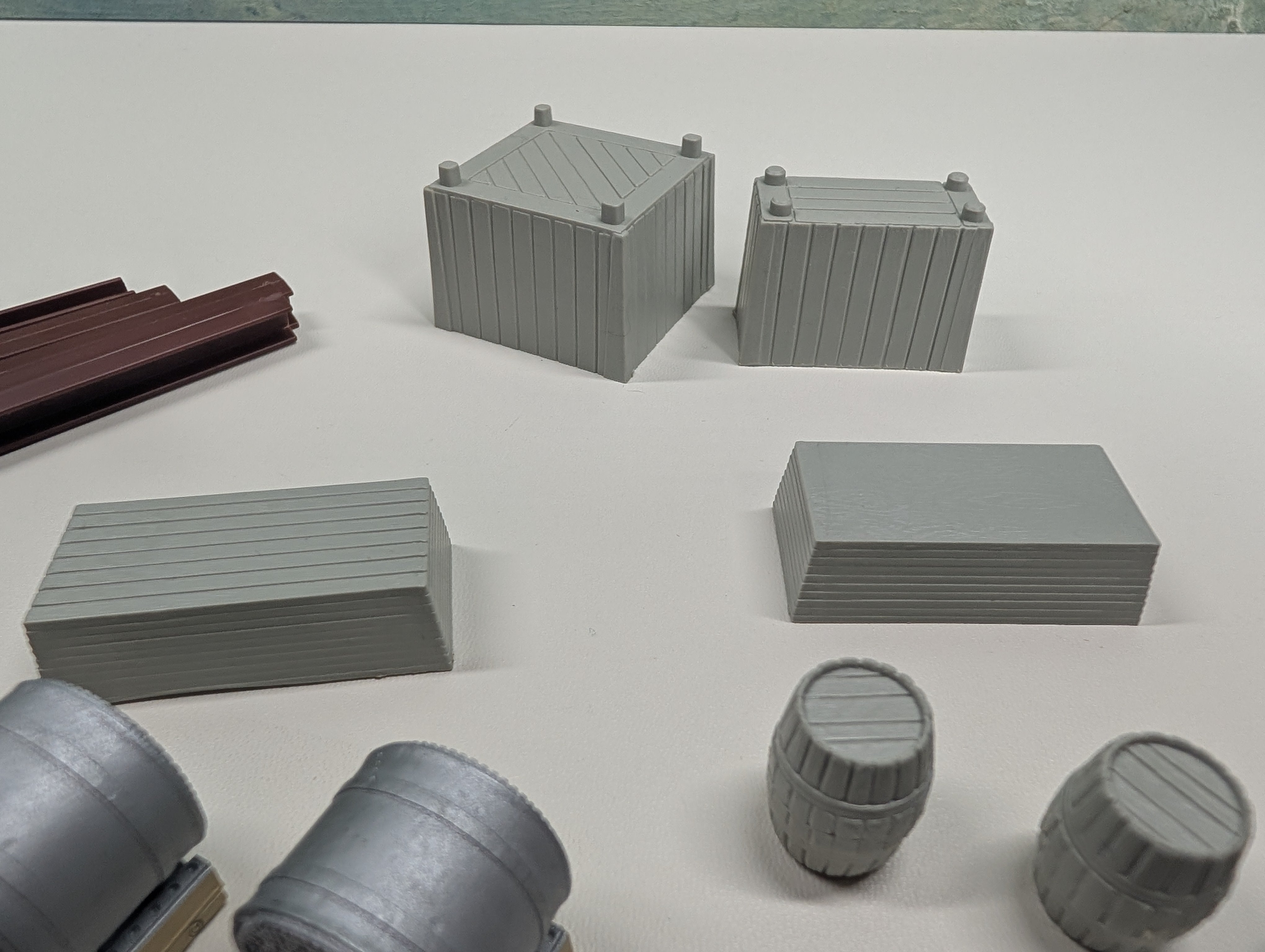 USED HO Scale Lot of Loads and other Scenery Details