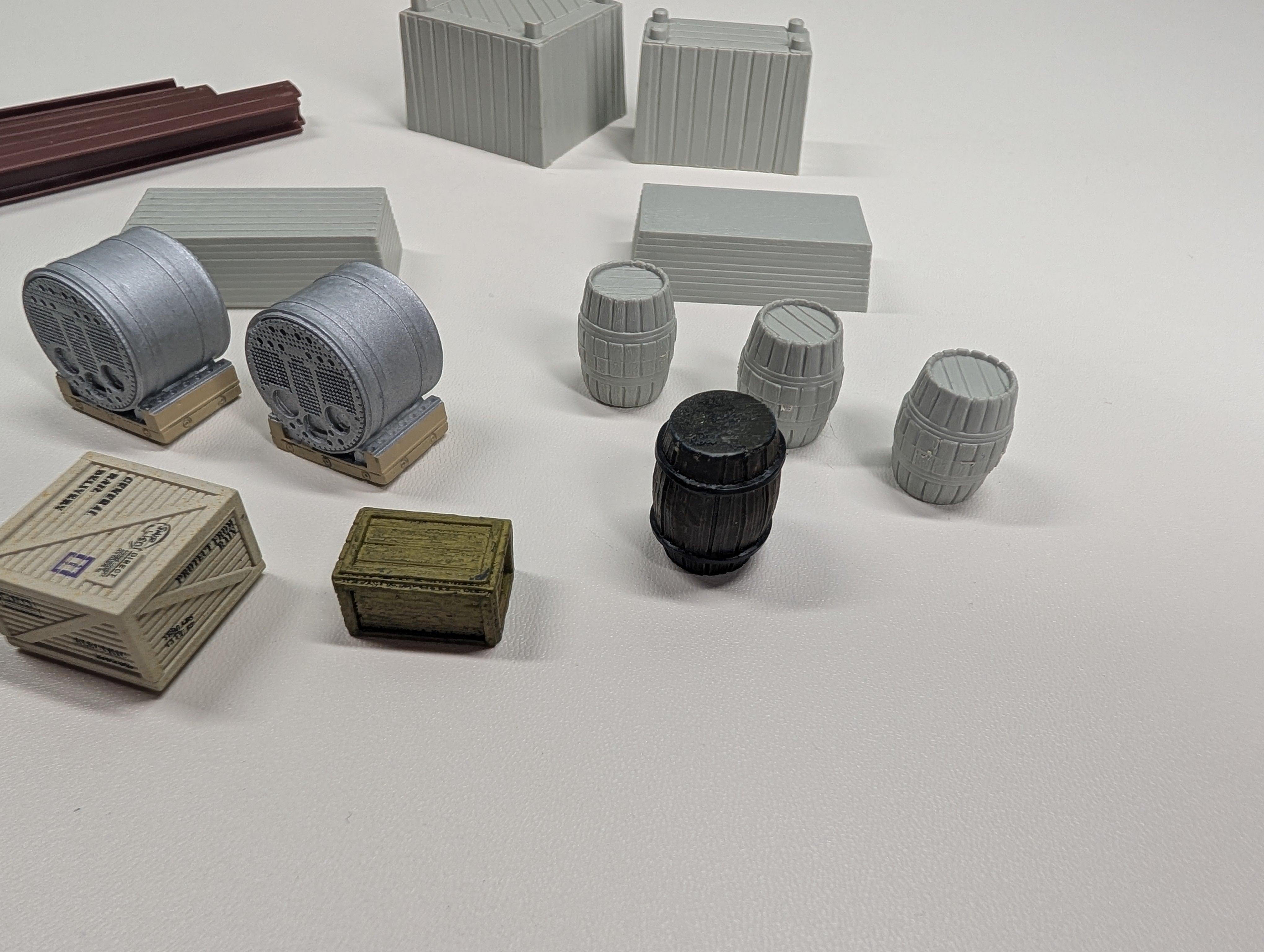 USED HO Scale Lot of Loads and other Scenery Details