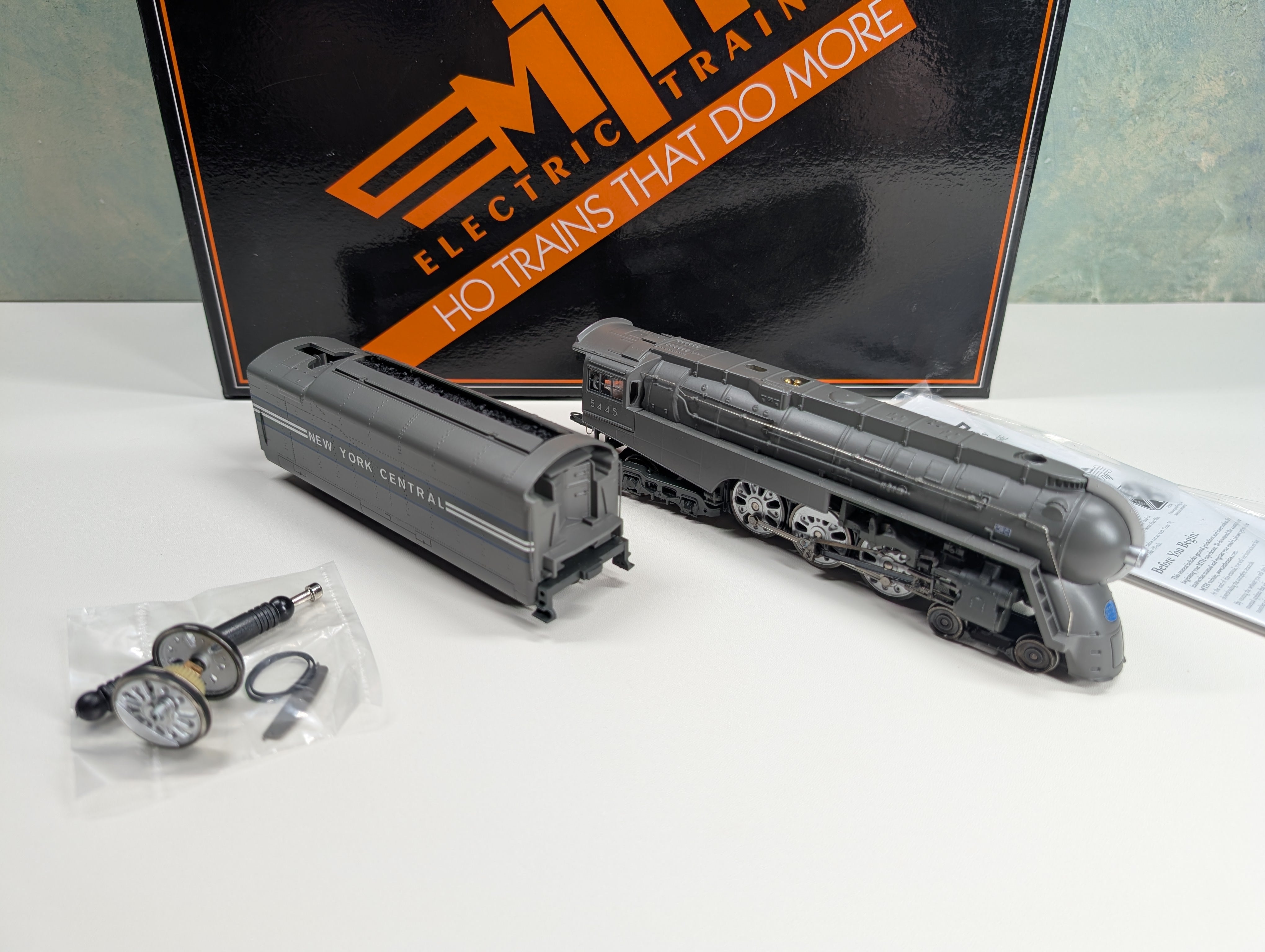 USED MTH #80-3246-1 HO Scale 4-6-4 Dreyfuss Steam Engine New York Central #5445 Runs Great, Smoke Tested PS3 DCC