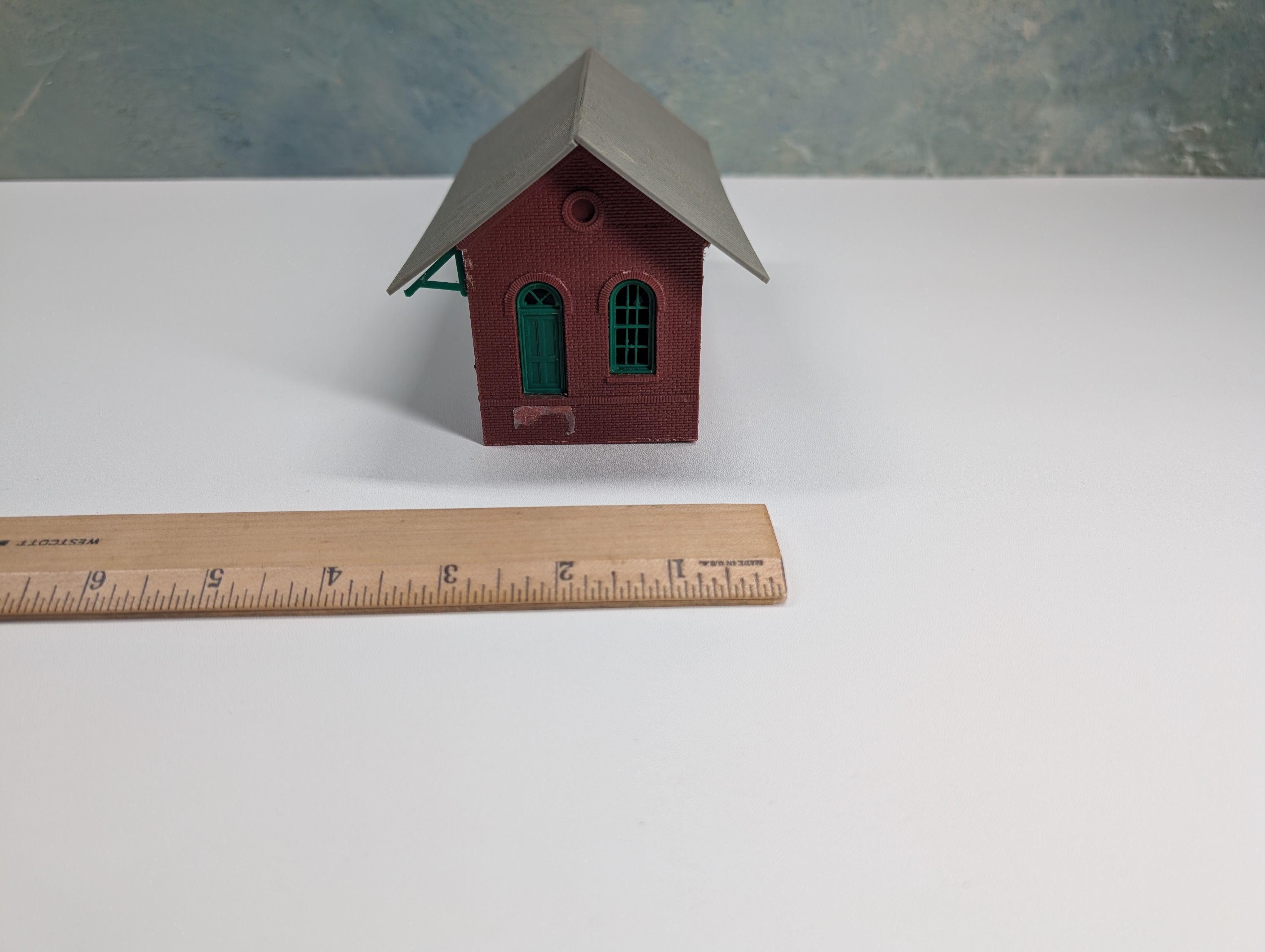 USED HO Scale Brick Warehouse w/ Ramps