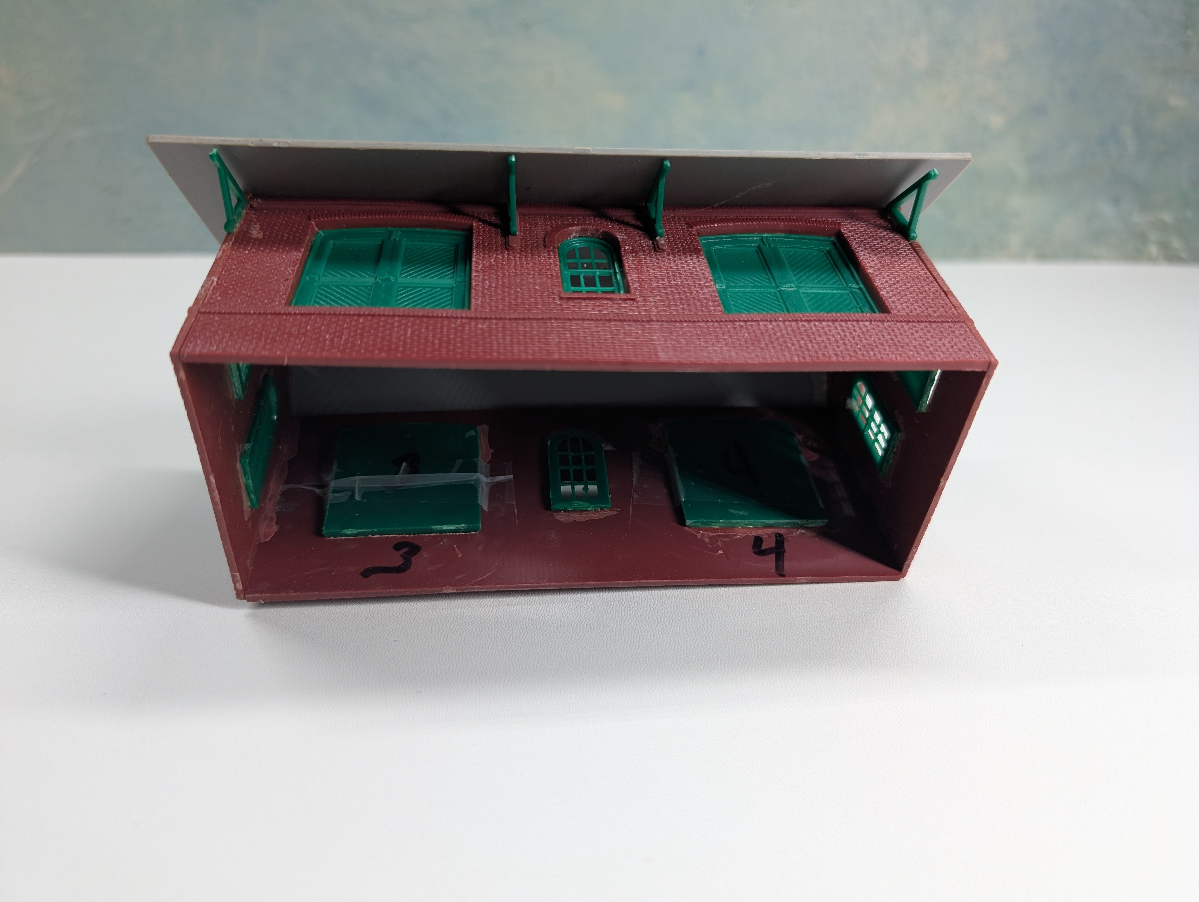 USED HO Scale Brick Warehouse w/ Ramps