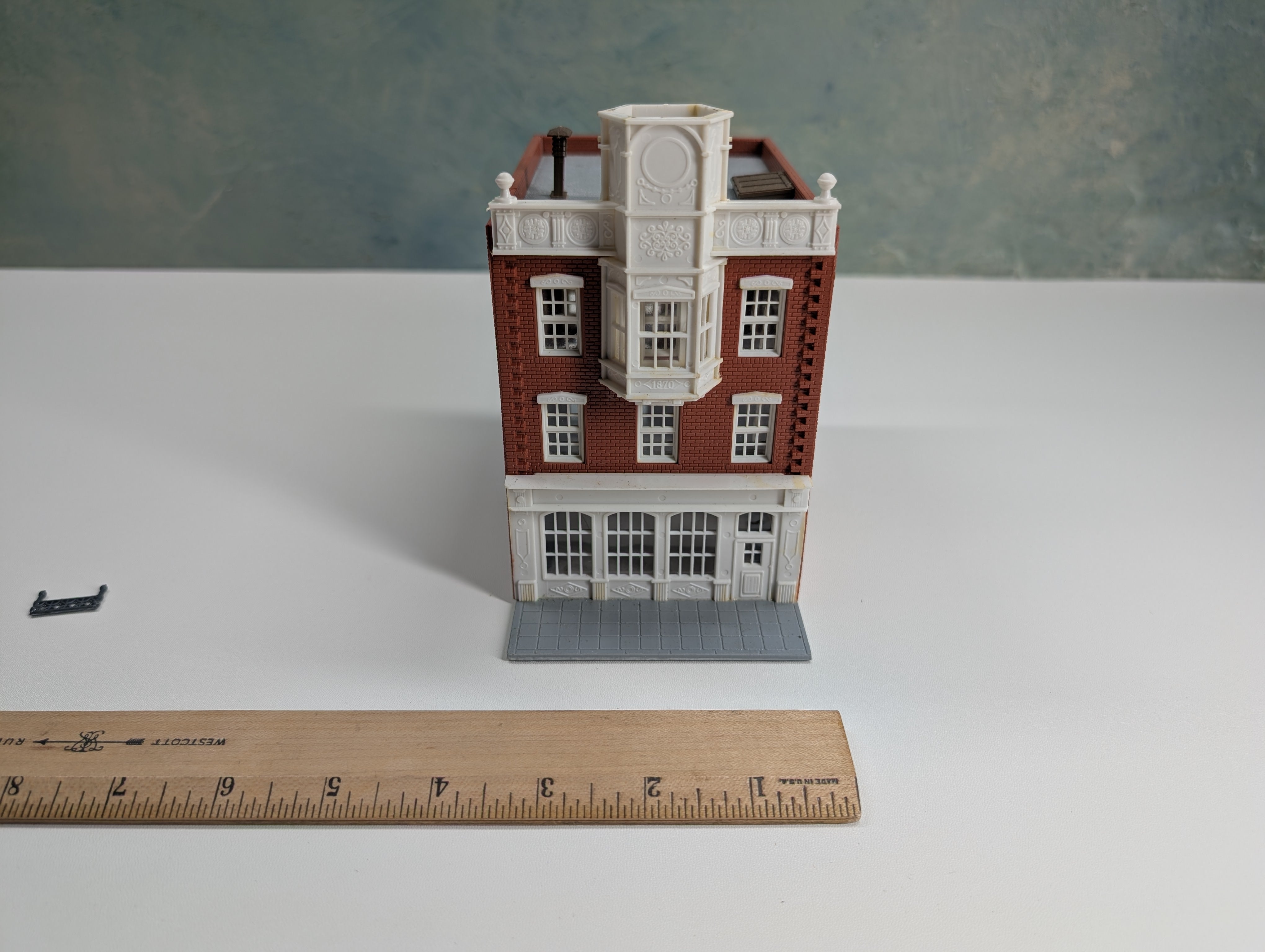 USED HO Scale Herald Star, Brick Building