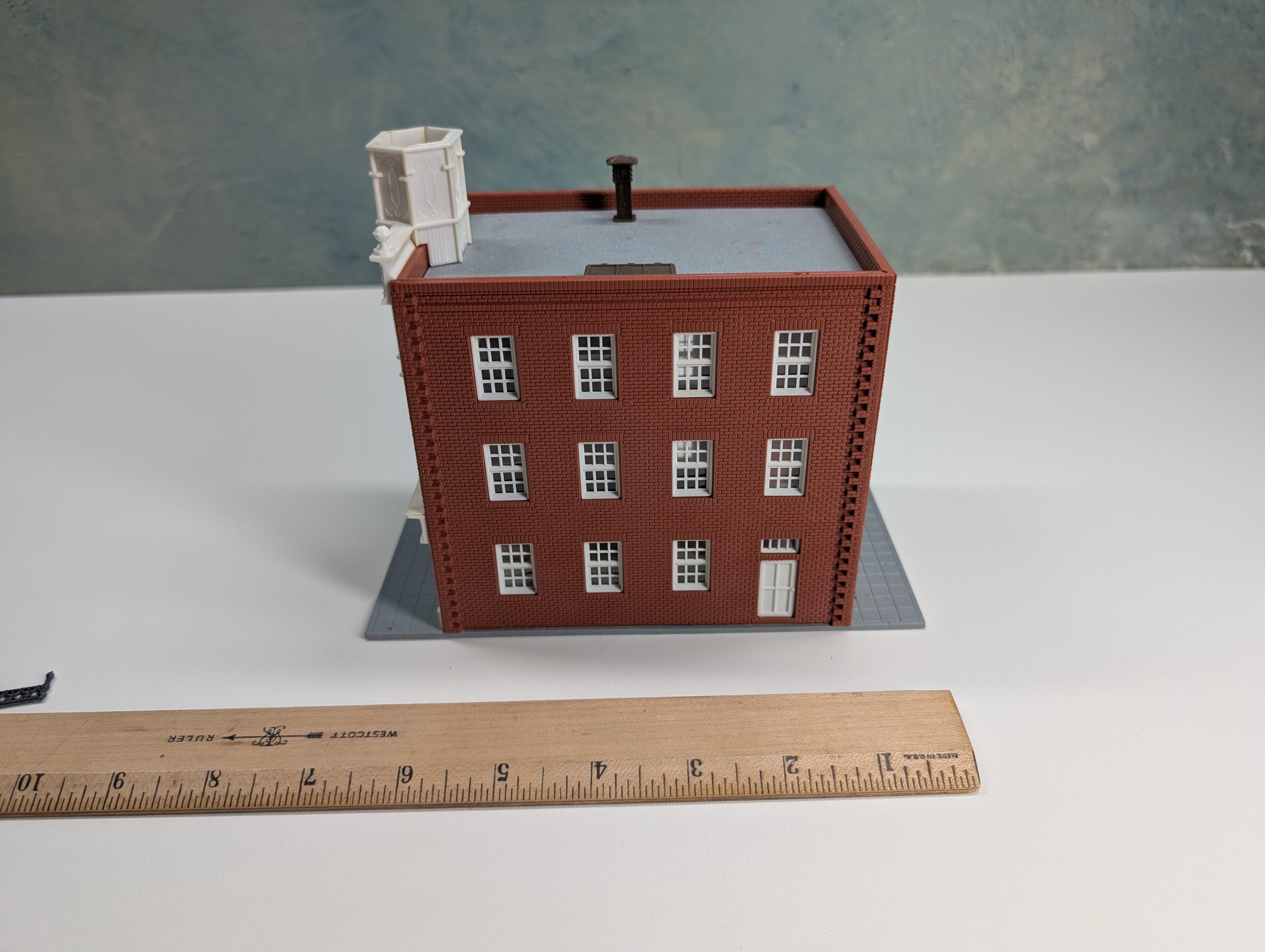 USED HO Scale Herald Star, Brick Building