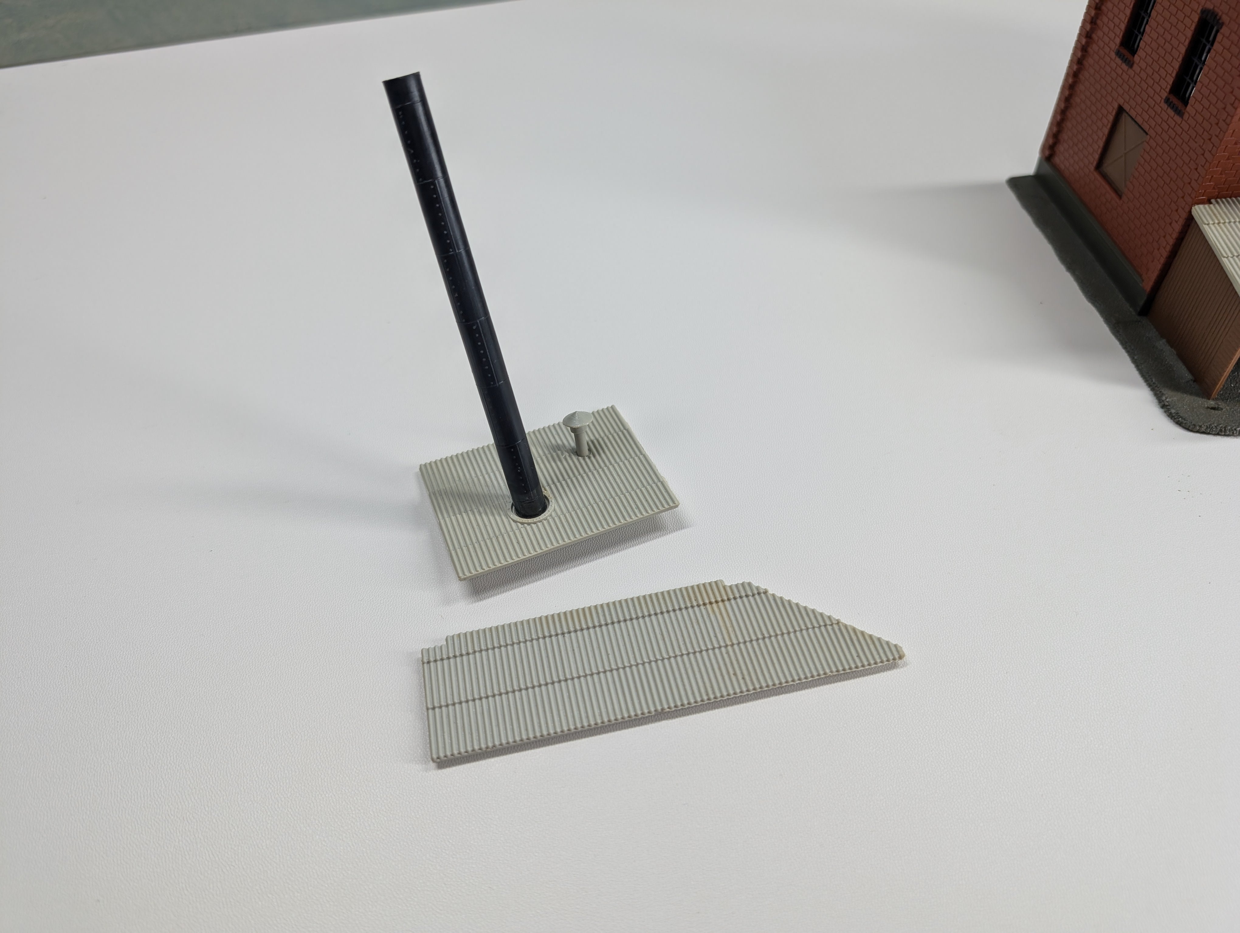 USED Pola HO Scale Freight Warehouse, Brick Building