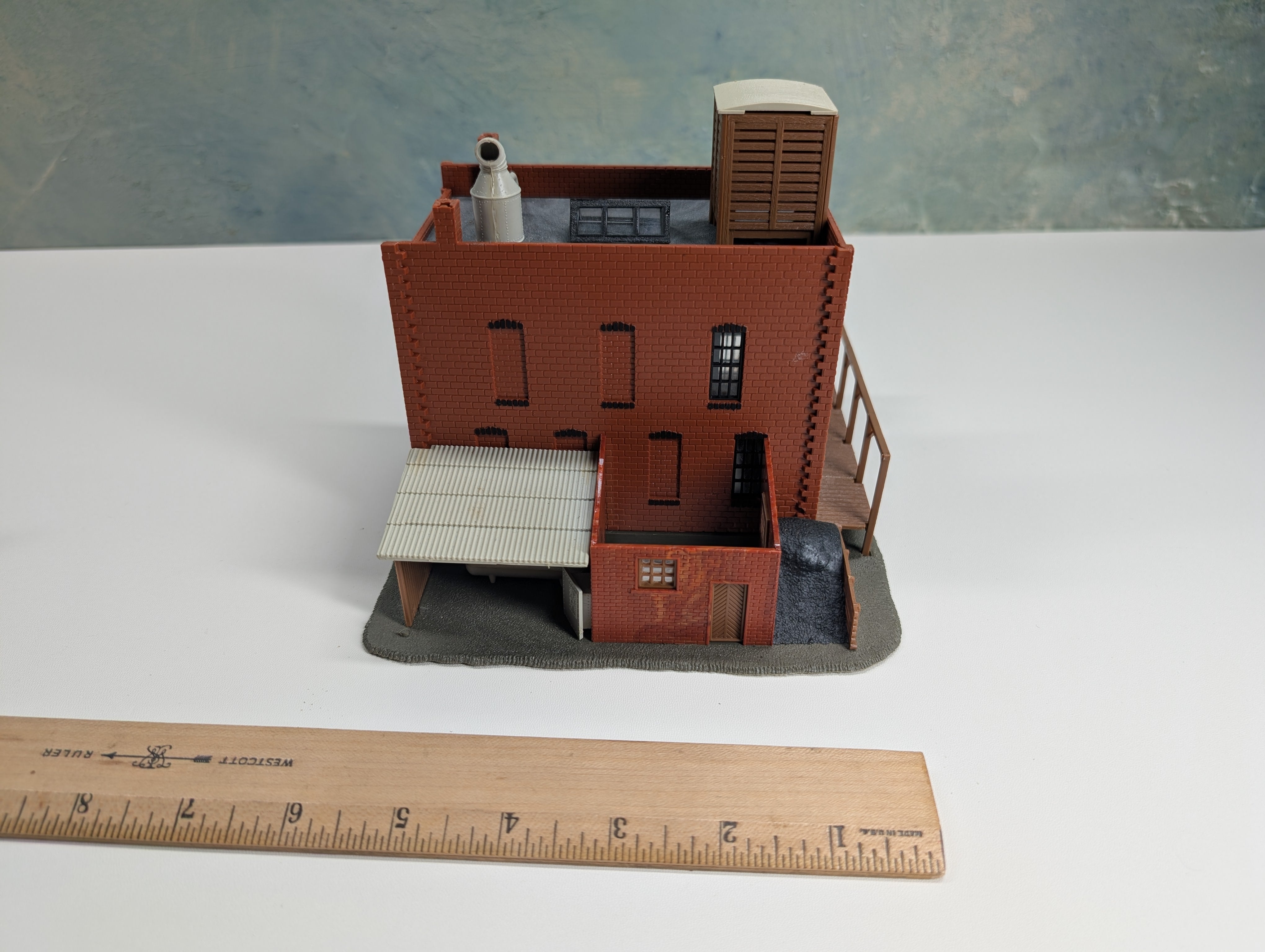 USED Pola HO Scale Freight Warehouse, Brick Building