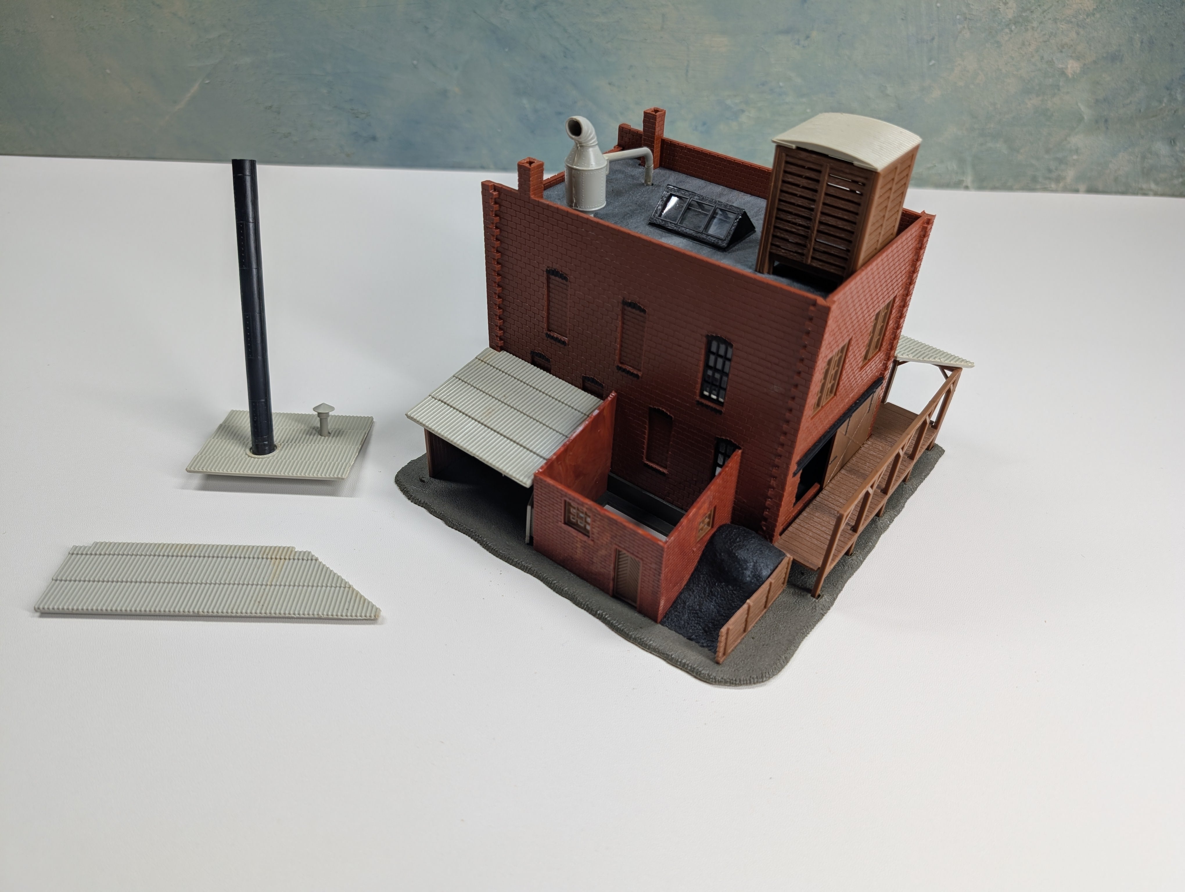 USED Pola HO Scale Freight Warehouse, Brick Building