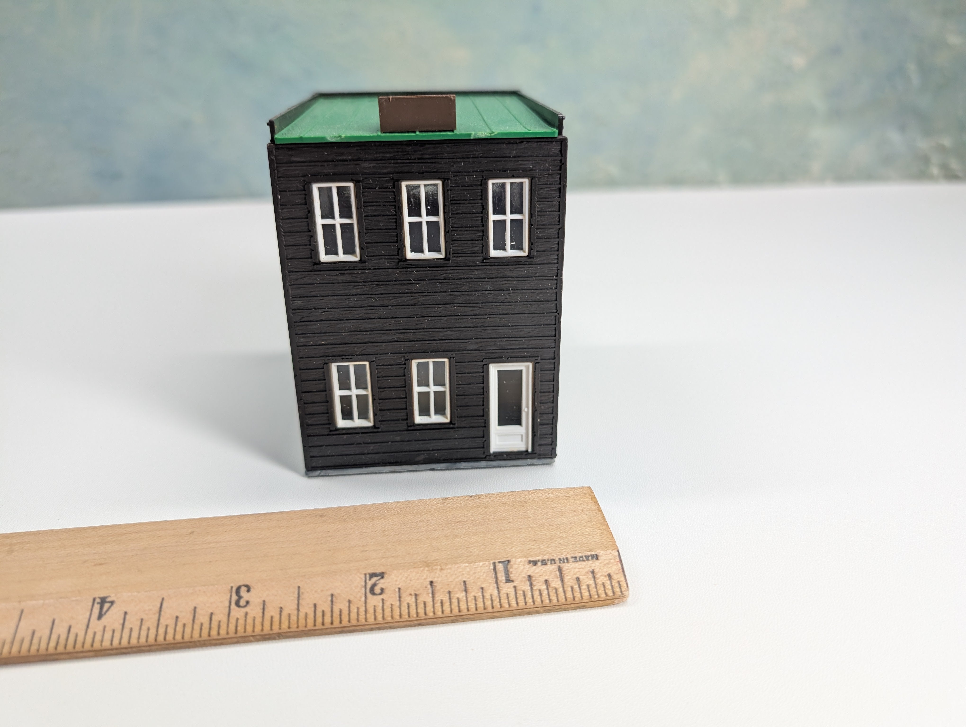 USED HO Scale Ice Cream Parlor