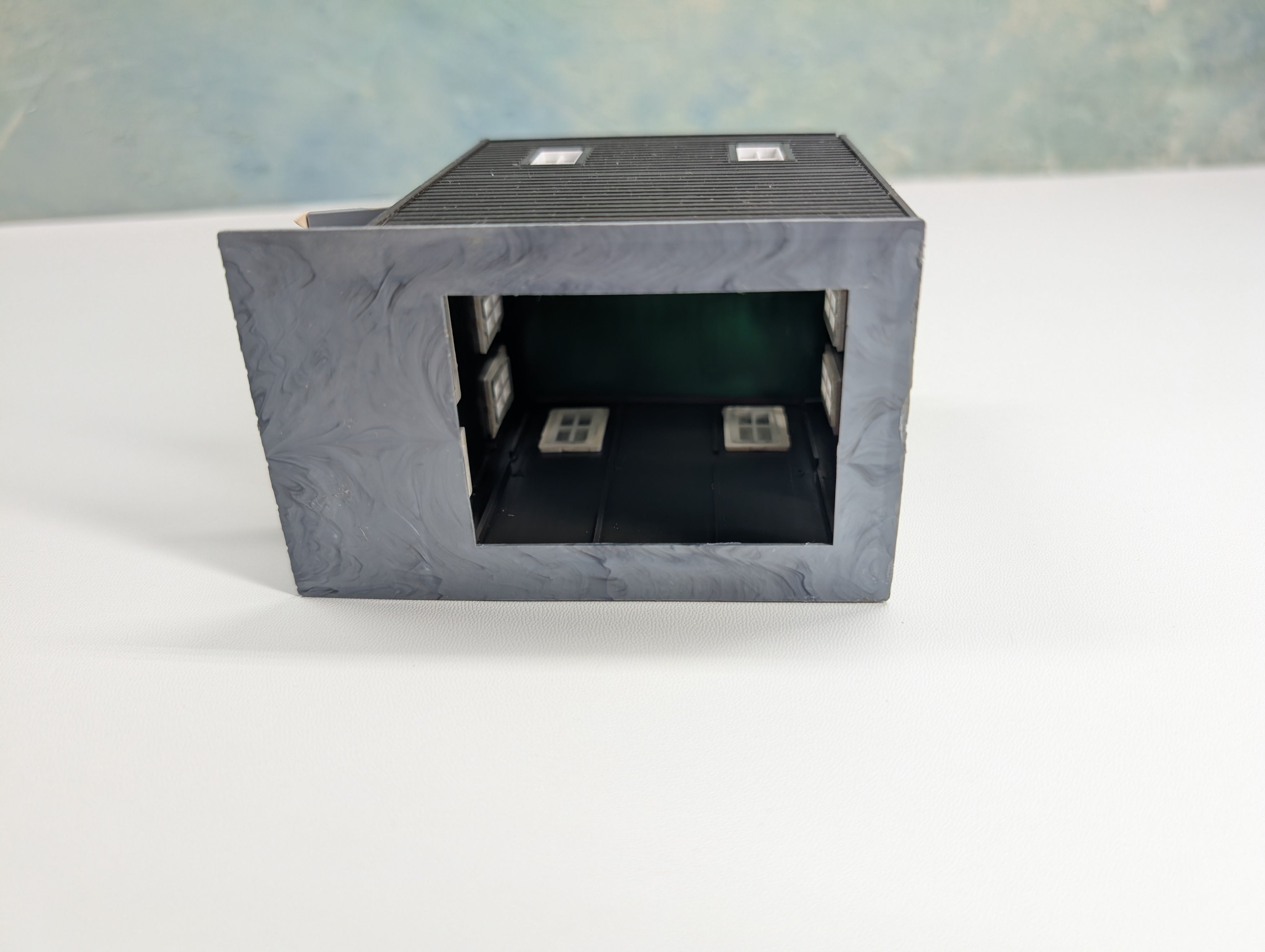 USED HO Scale Ice Cream Parlor