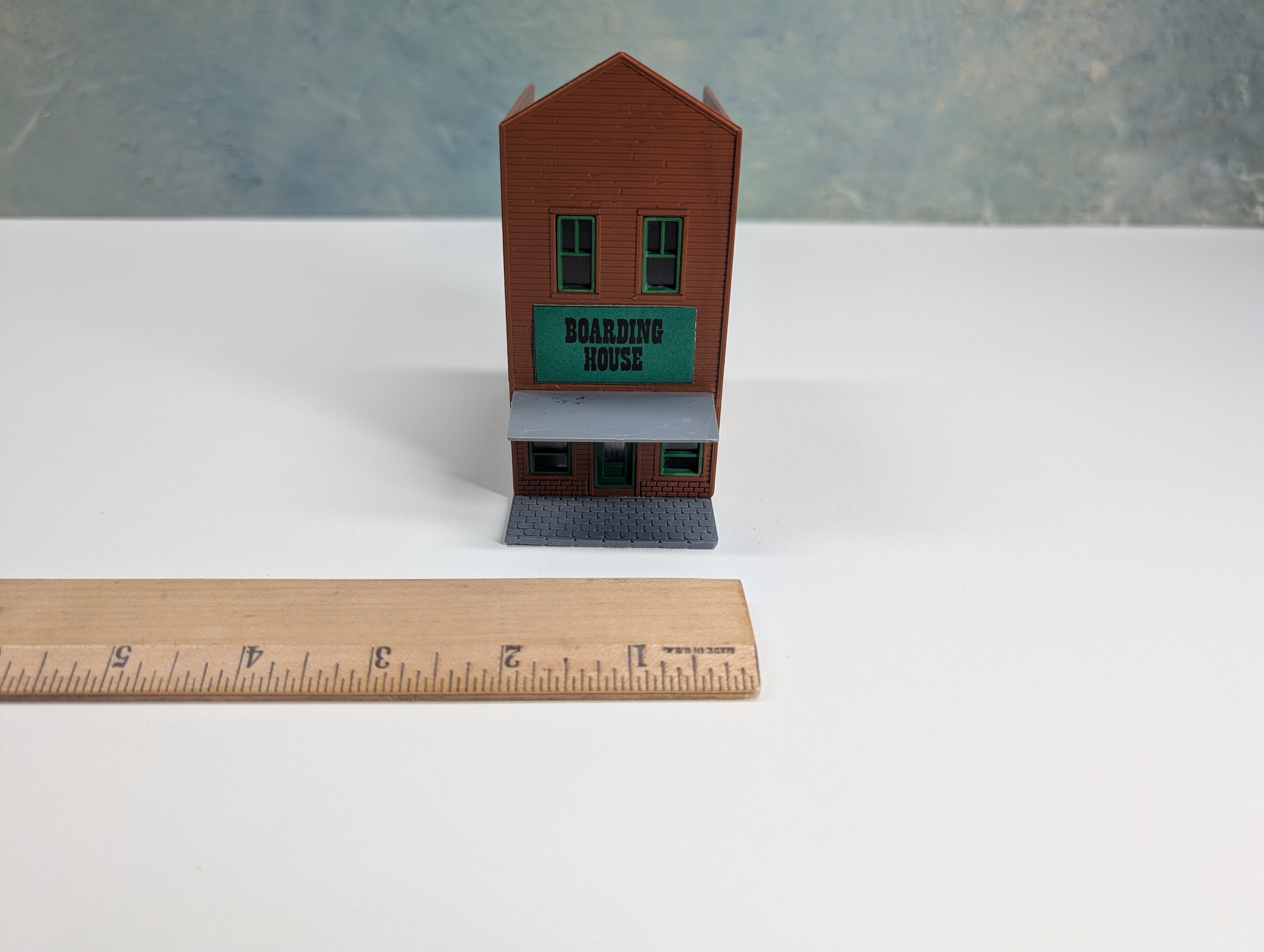 USED HO Scale Boarding House