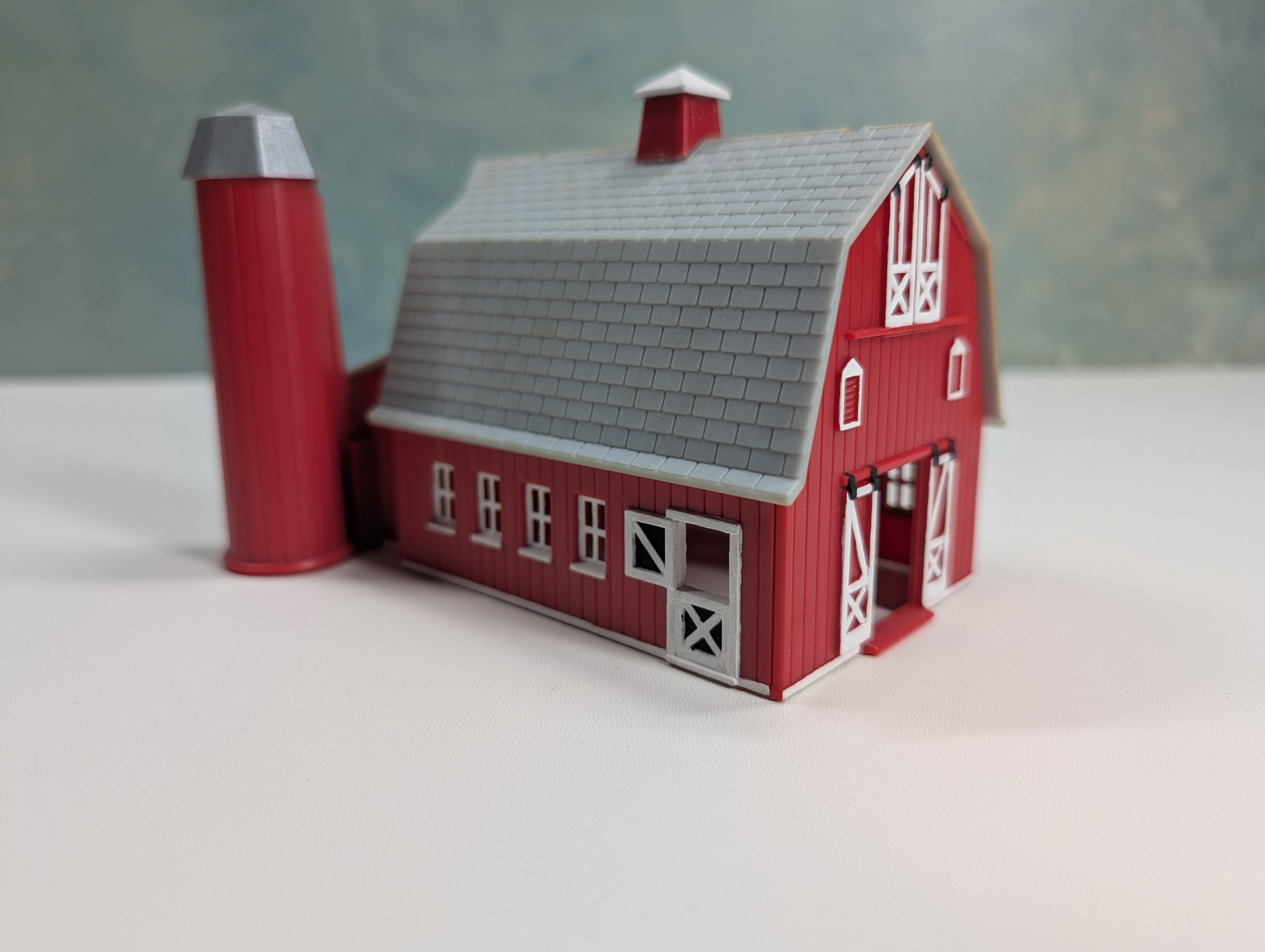 USED HO Scale Red Barn
