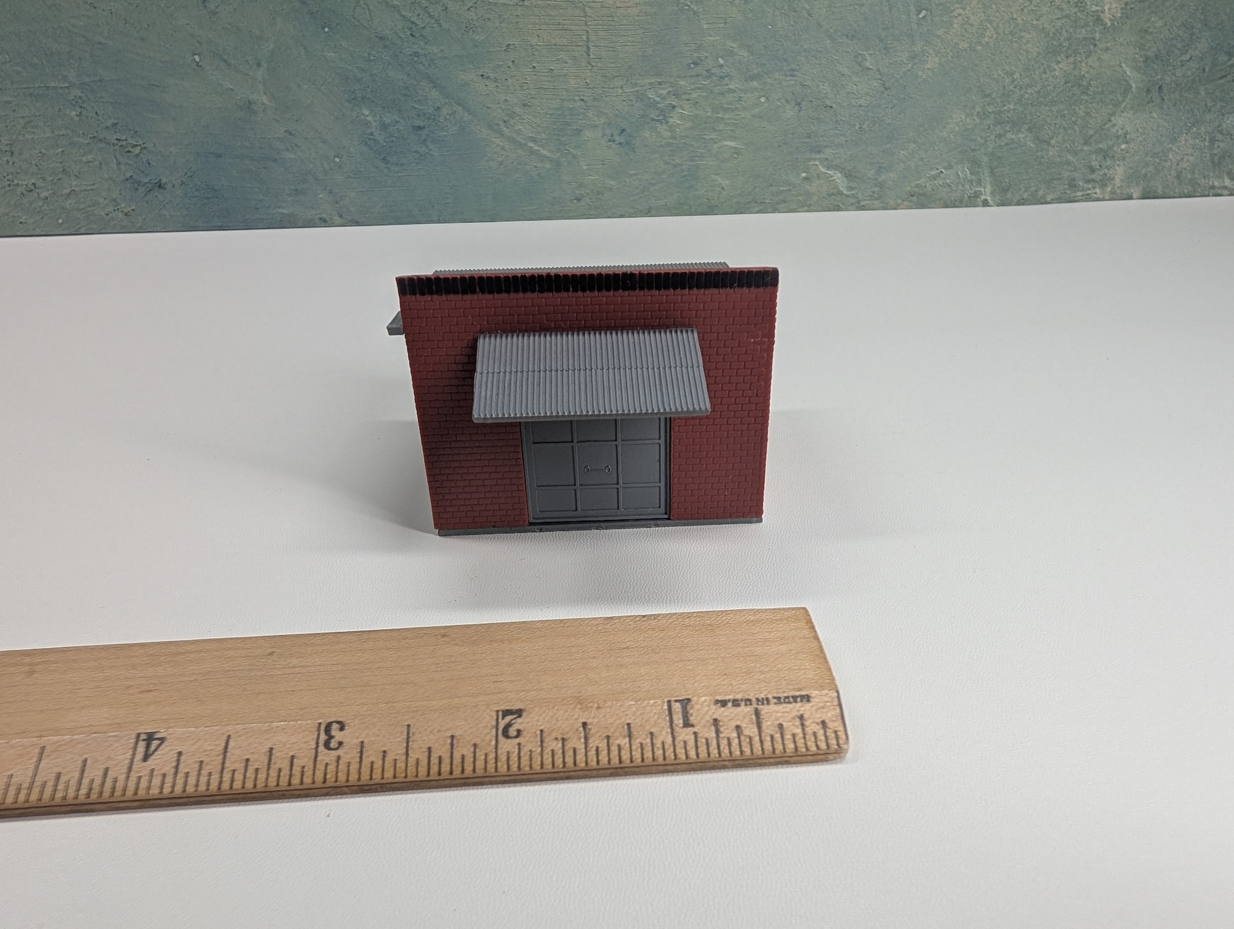 USED HO Scale Small Brick Garage