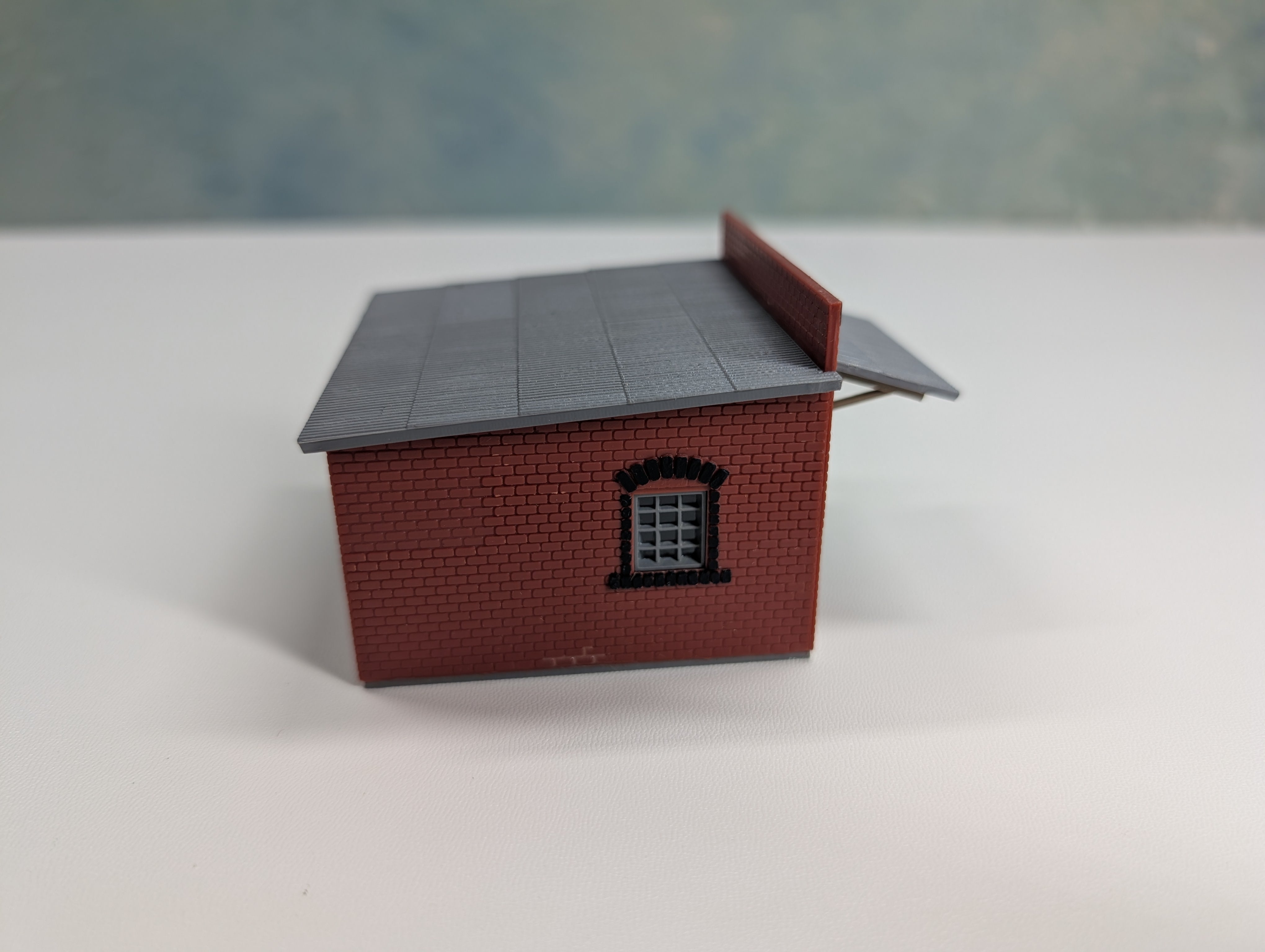 USED HO Scale Small Brick Garage