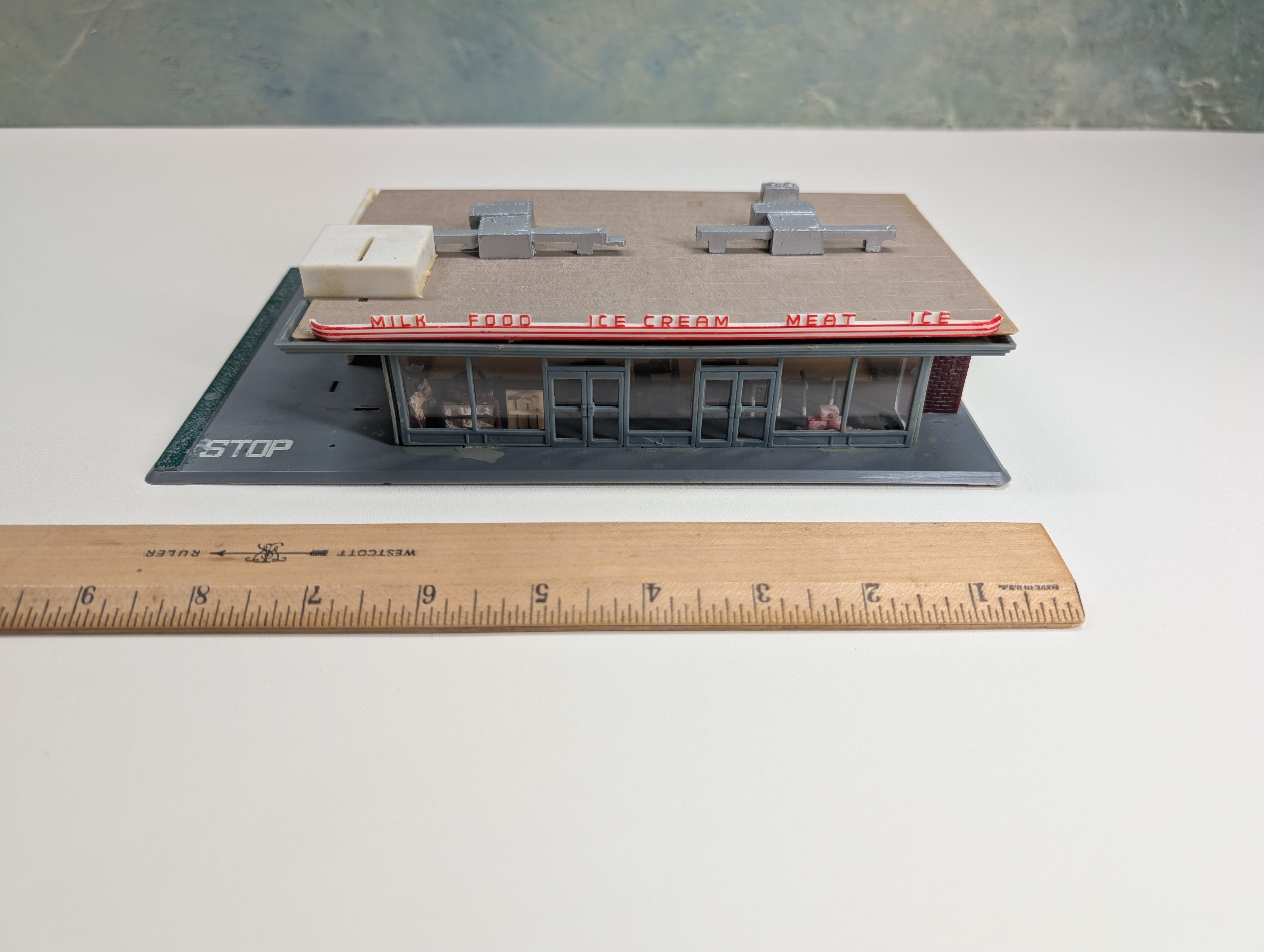USED HO Scale 7 Eleven Convenience Store