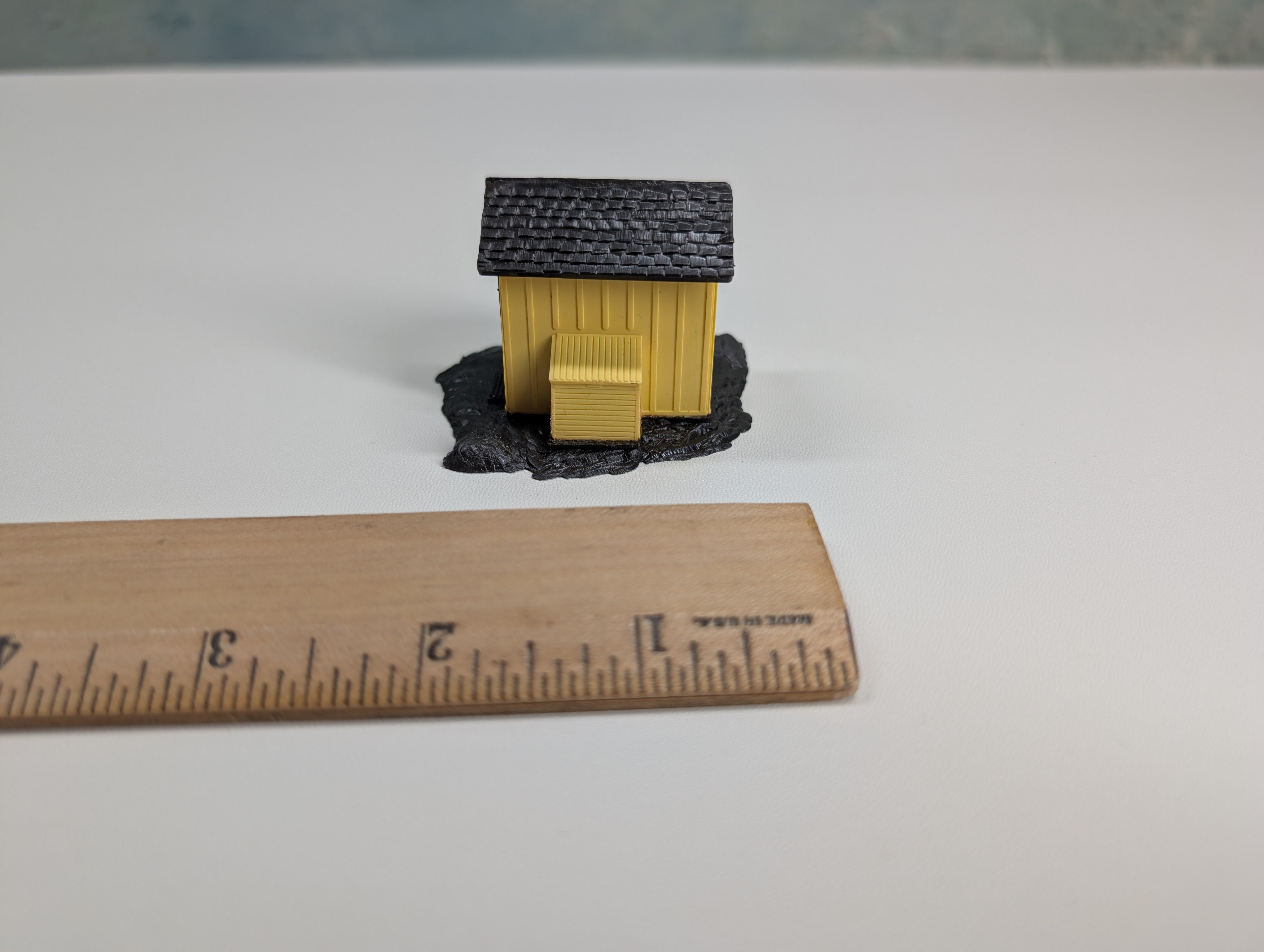 USED HO Scale Small Yellow Shed Shanty