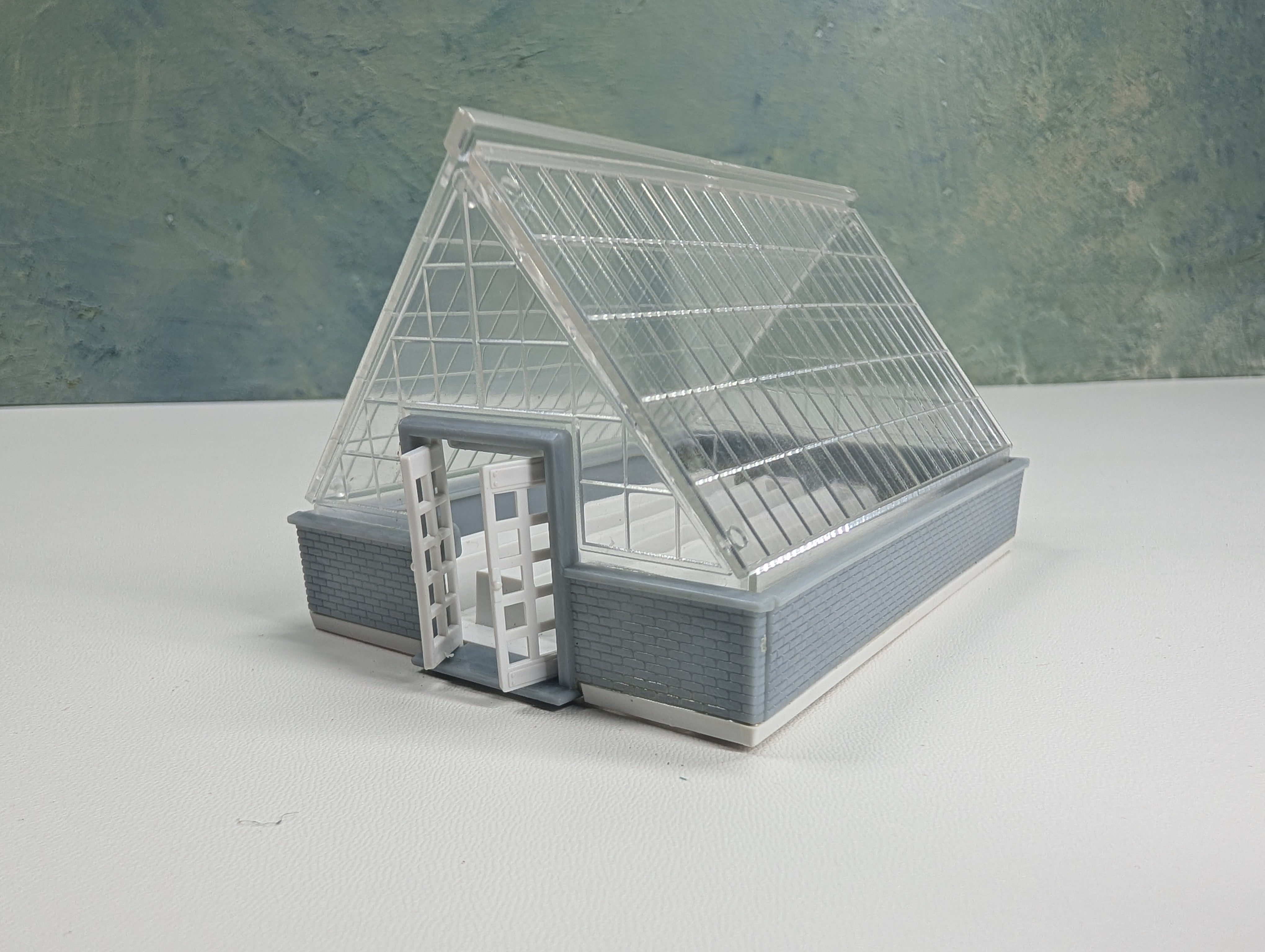 USED HO Scale Greenhouse