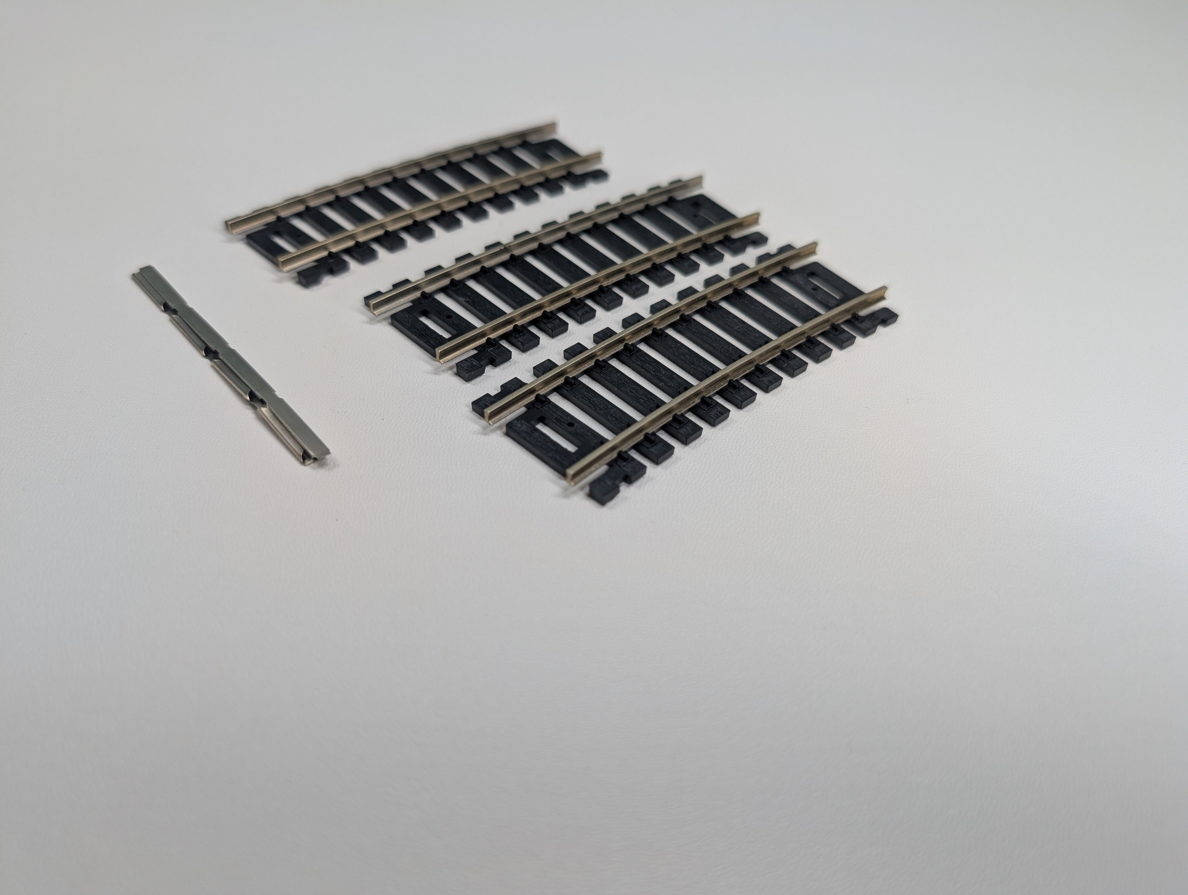 USED Atlas 835 HO Scale 1/3 18" Radius Section Code 100 Nickel Silver Snap Track (3 pcs)