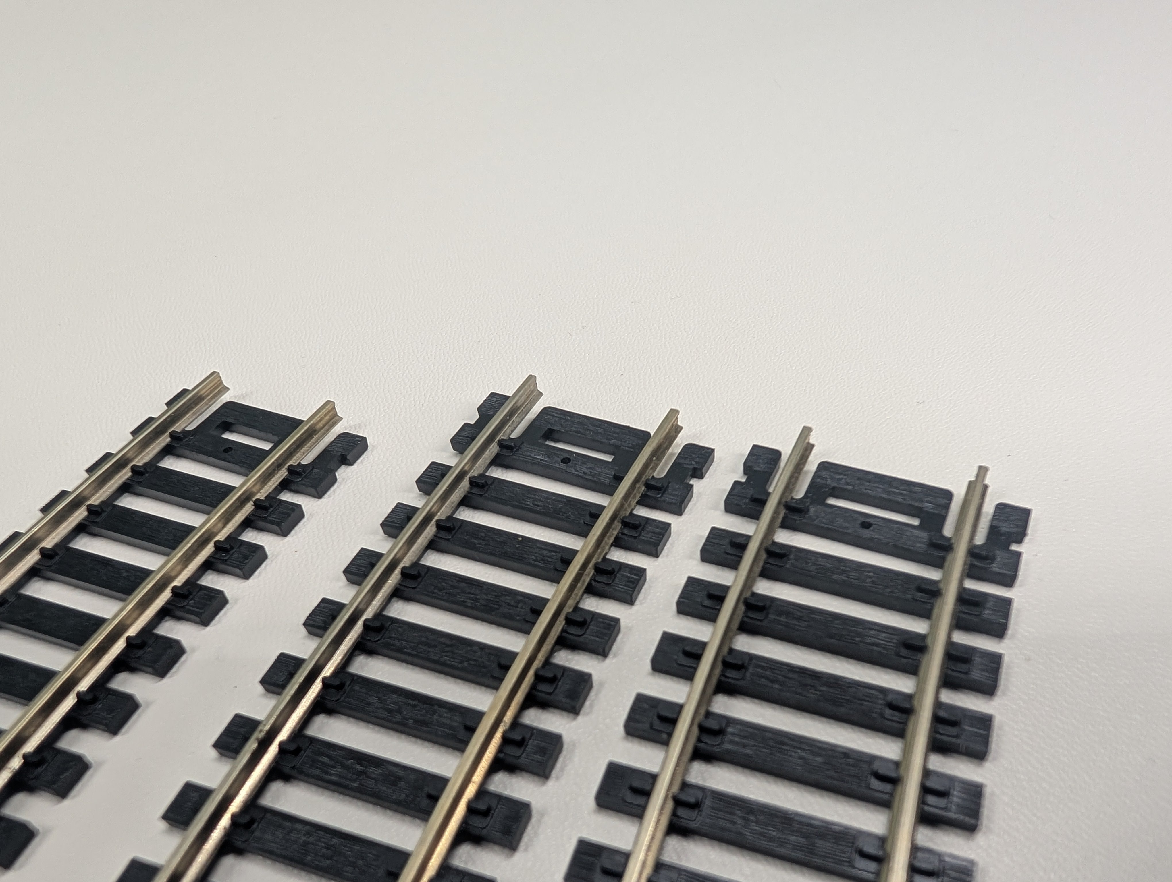 USED Atlas 835 HO Scale 1/3 18" Radius Section Code 100 Nickel Silver Snap Track (3 pcs)