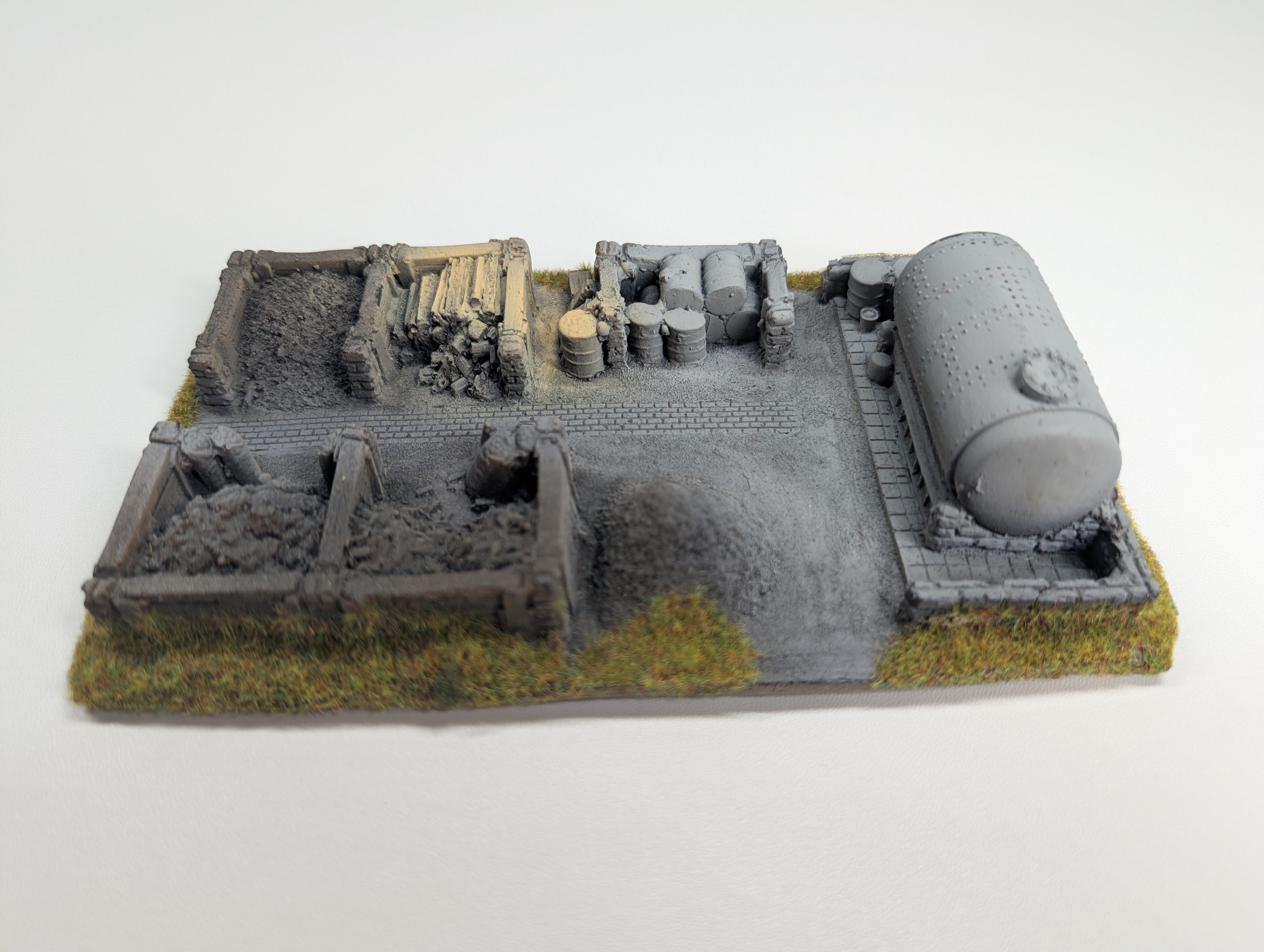 USED Noch B 614 HO Scale Coal Depot (hard foam platform)