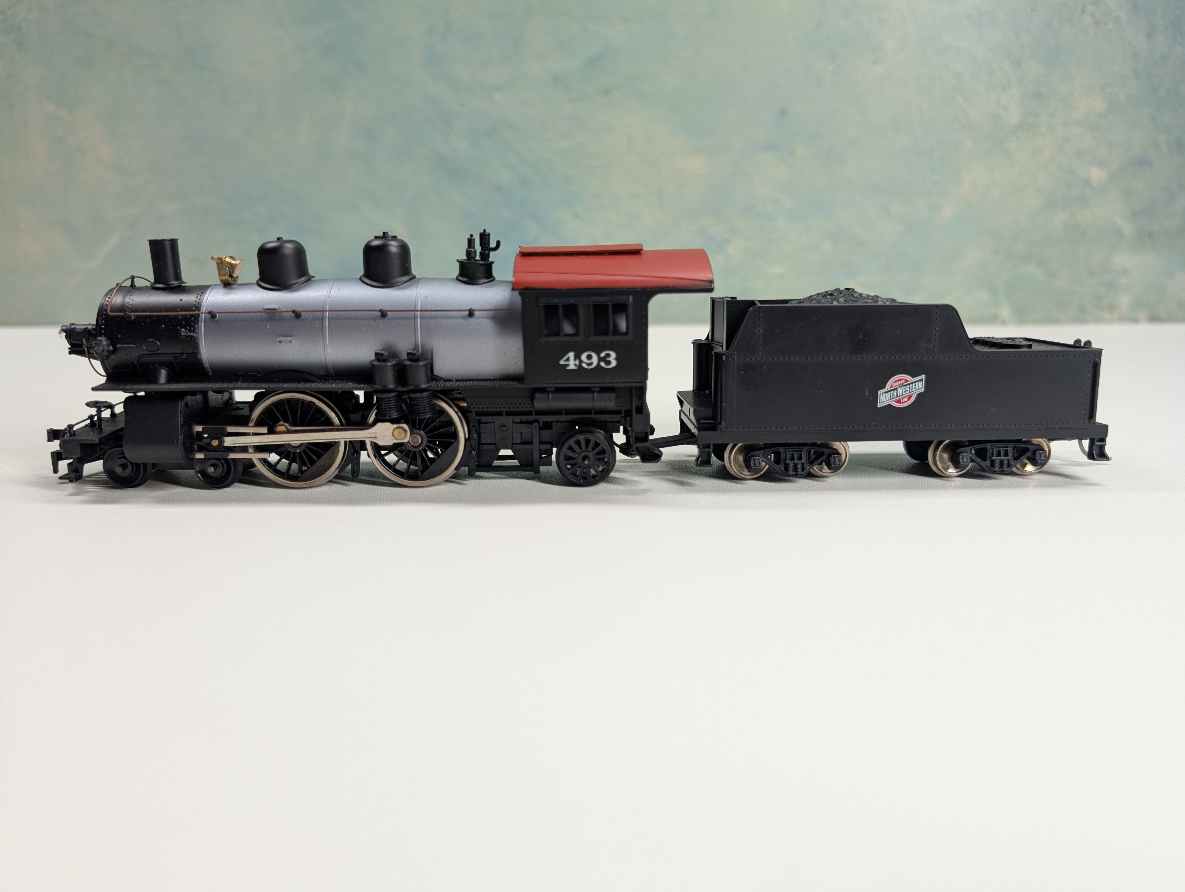 USED Mantua 336-064 HO Scale Atlantic 4-4-2 Steam Locomotive Chicago & North Western #493 Runs DC