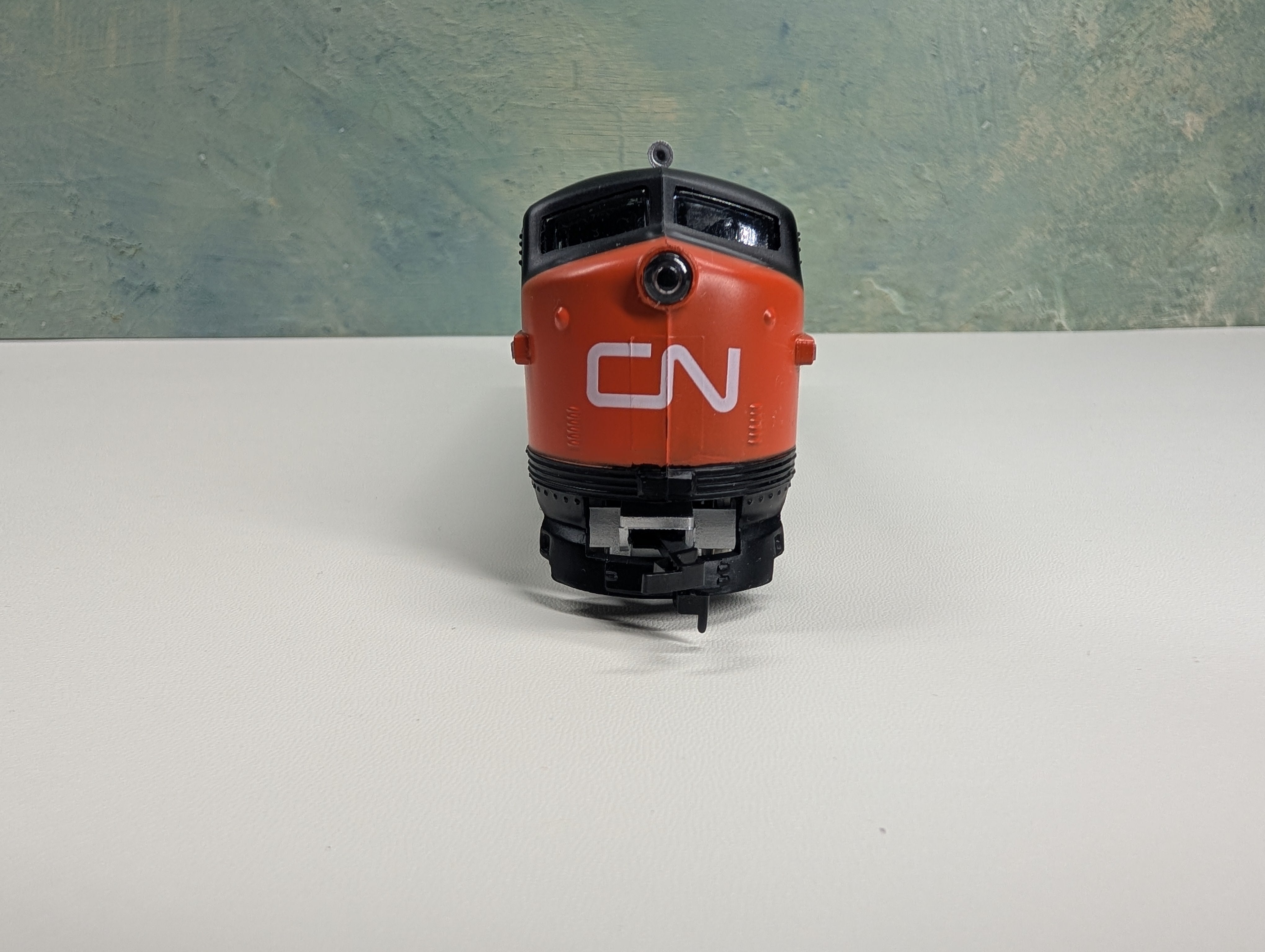 USED Model Power HO Scale F2 Diesel Locomotive Canadian National #6511 Runs Great DC