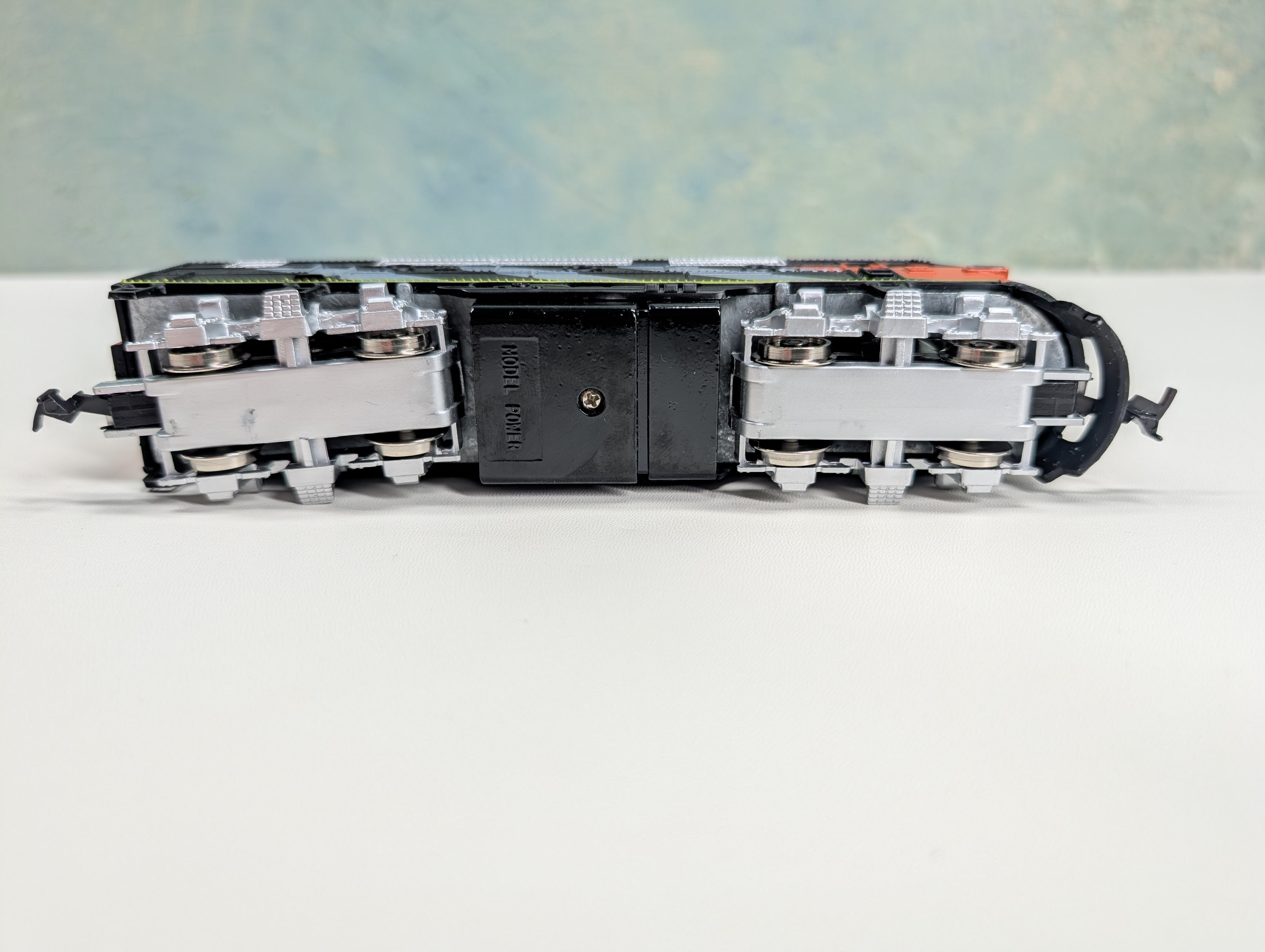 USED Model Power HO Scale F2 Diesel Locomotive Canadian National #6511 Runs Great DC