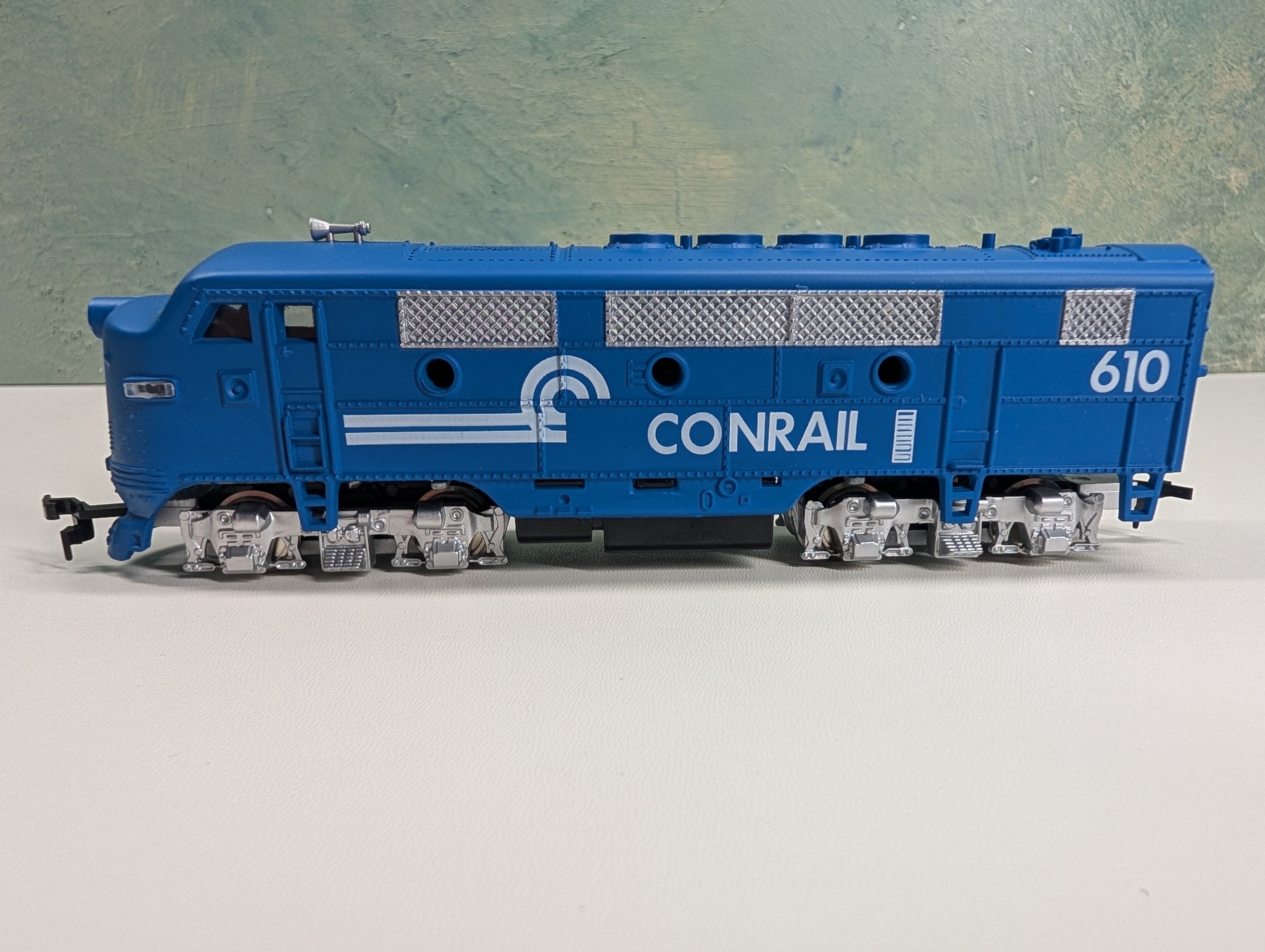 USED Model Power HO Scale F2 Diesel Locomotive Conrail #610 Runs Great DC