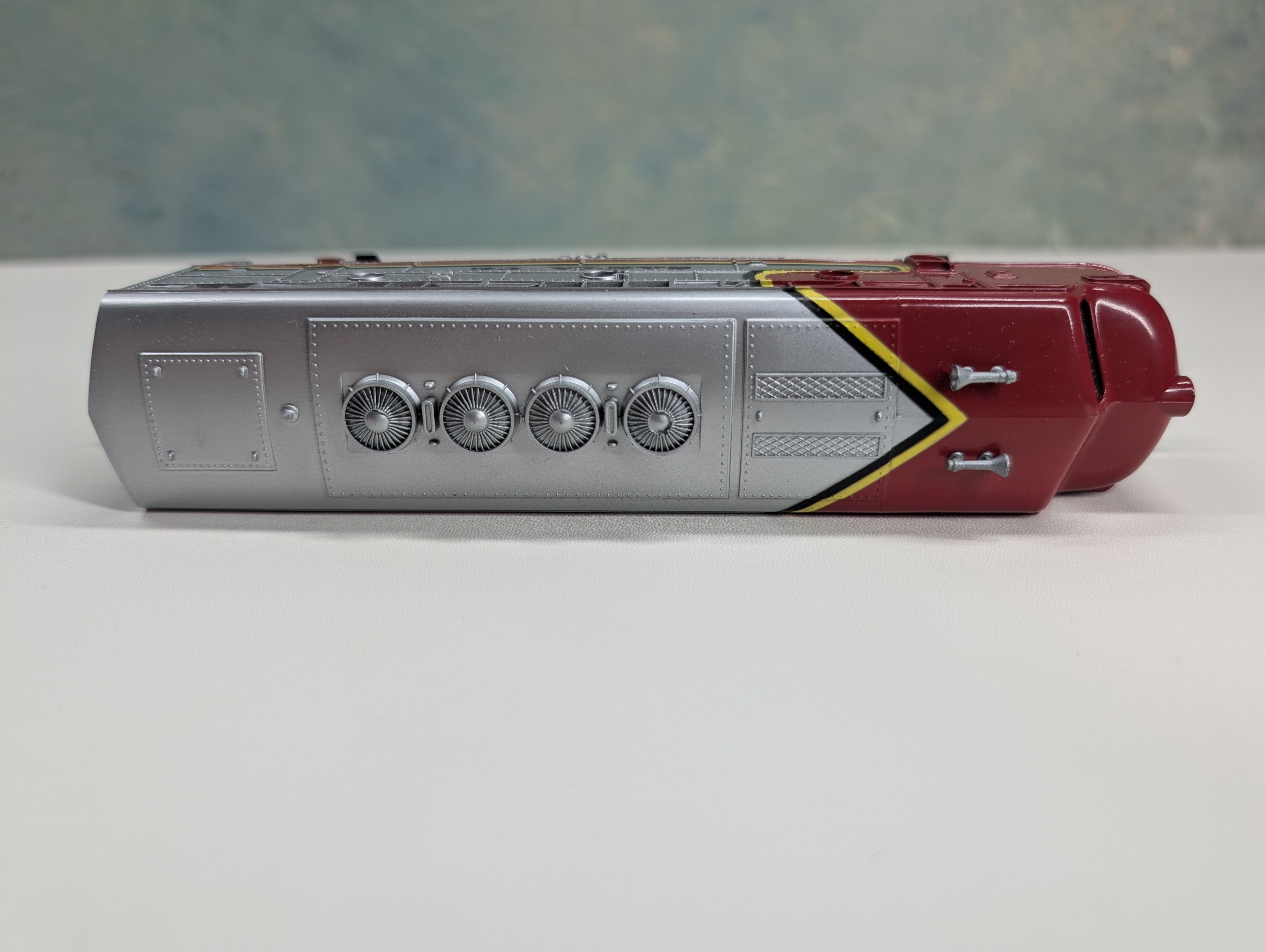 USED Model Power HO Scale F3 Diesel Locomotive Santa Fe #610 Runs Great DC