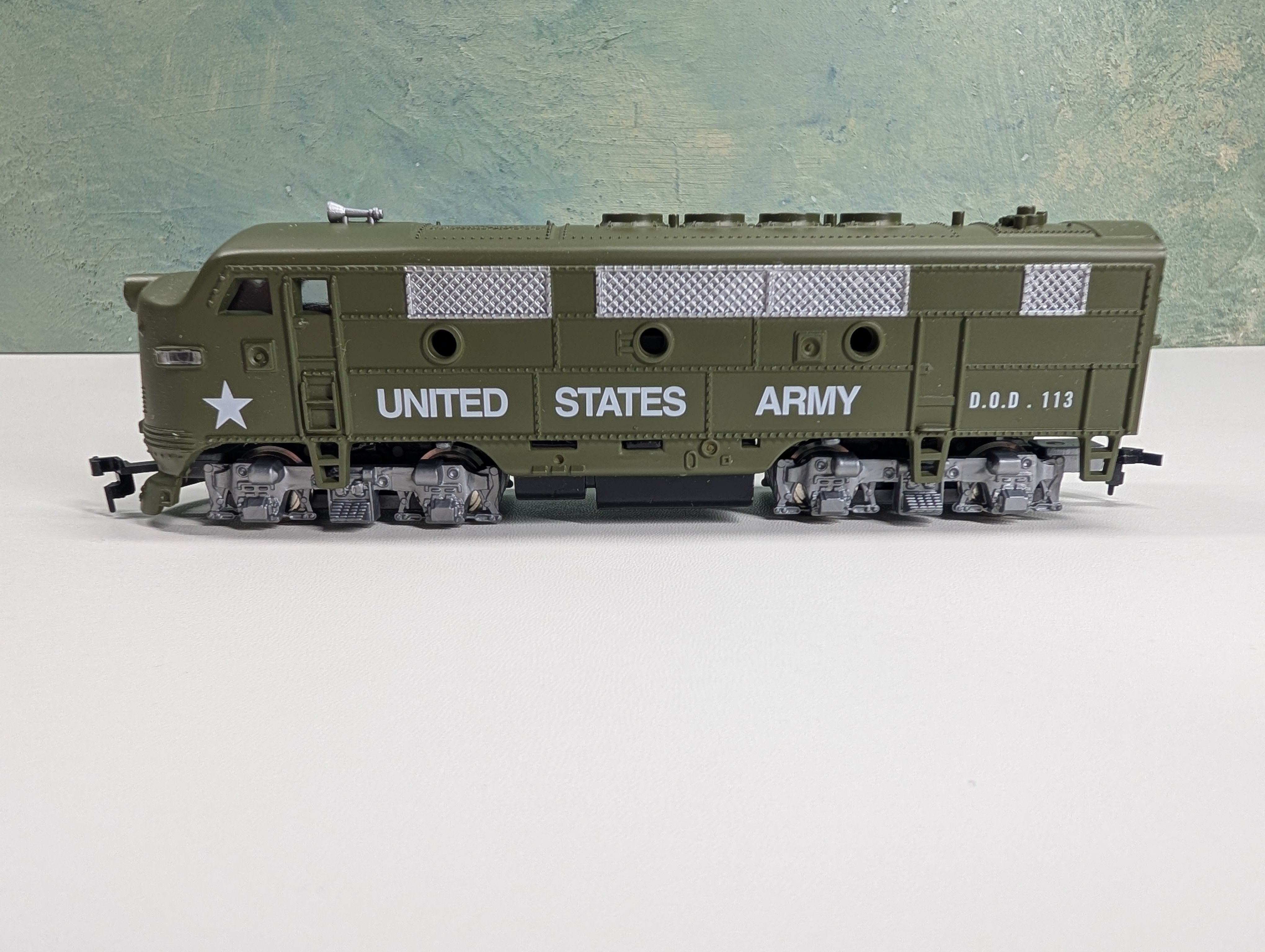 USED Model Power HO Scale F2 Diesel Locomotive US Army DOD #113 Runs Great DC