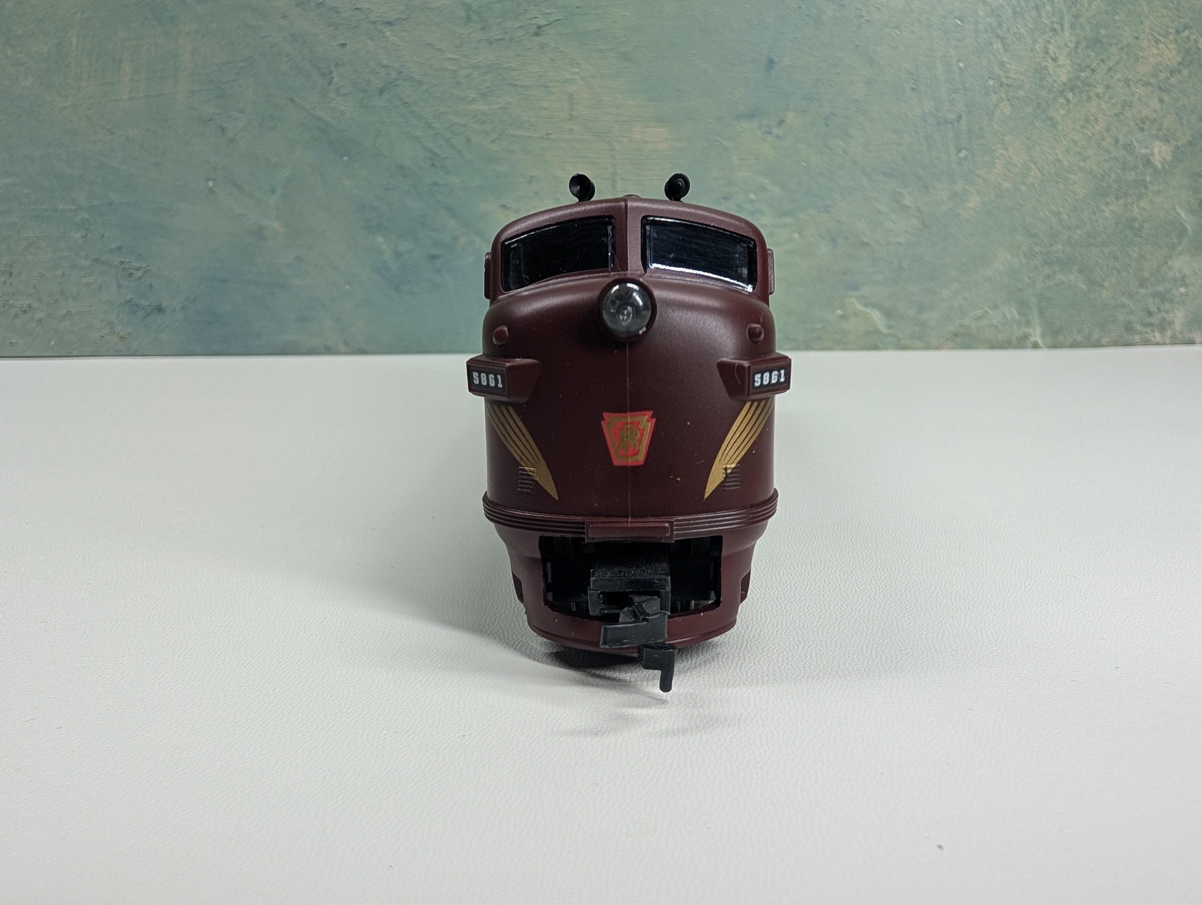 USED Mantua HO Scale F7 Diesel Locomotive A Unit Pennsylvania #5861 Runs Great DC