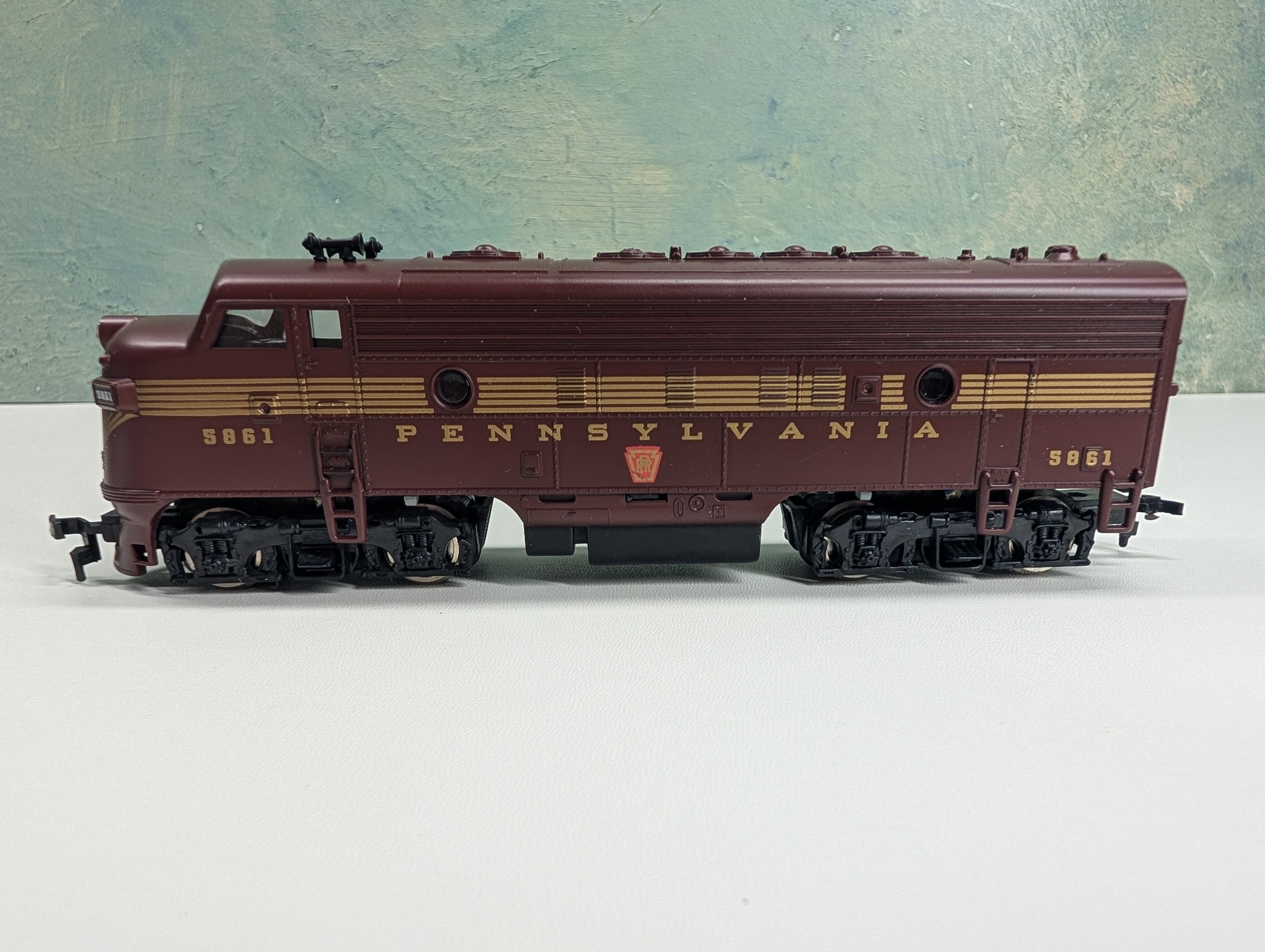 USED Mantua HO Scale F7 Diesel Locomotive A Unit Pennsylvania #5861 Runs Great DC