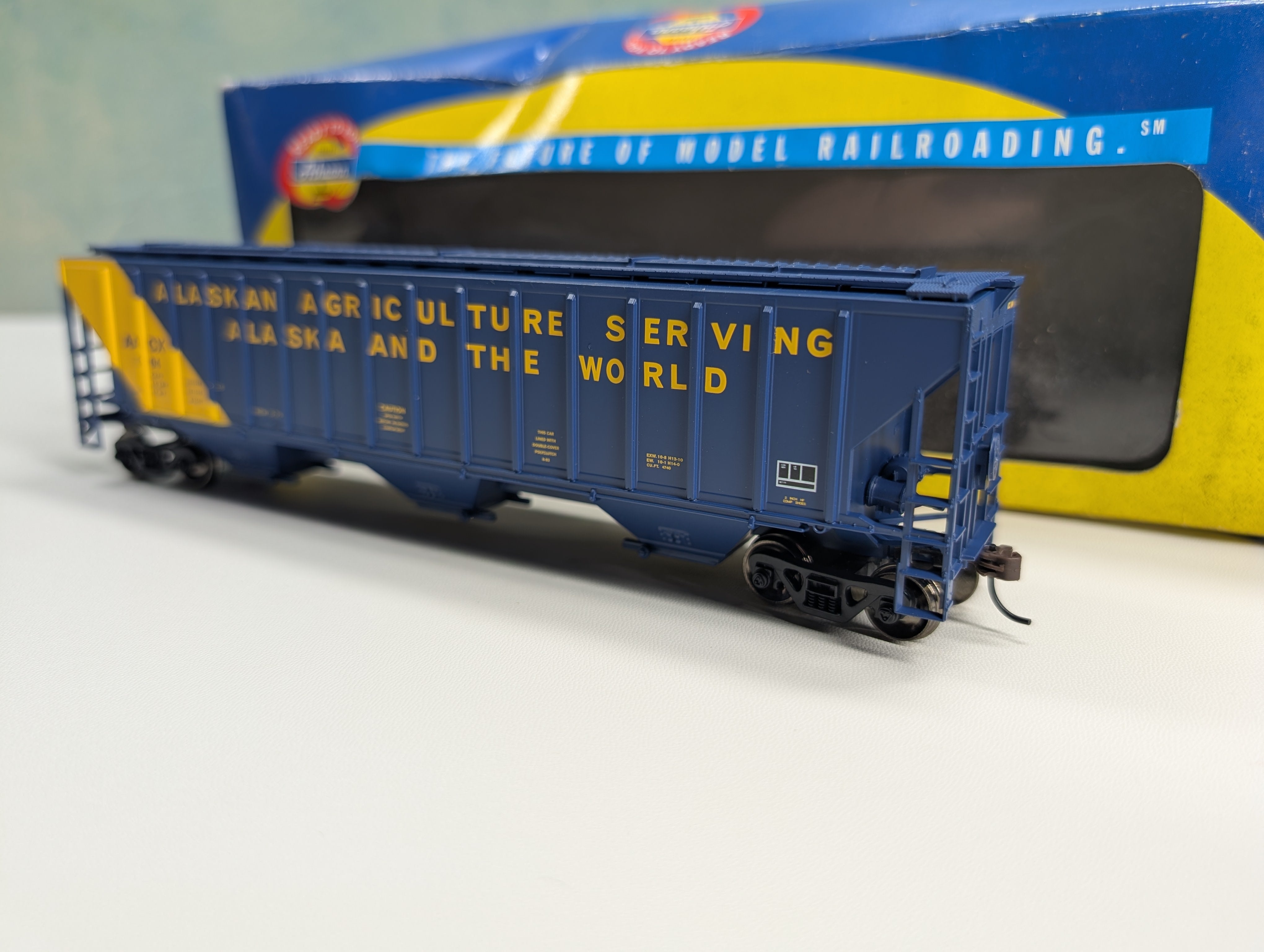 USED Athearn 72341 HO Scale 54' PS Covered Hopper Alaska Agriculture AACX #004