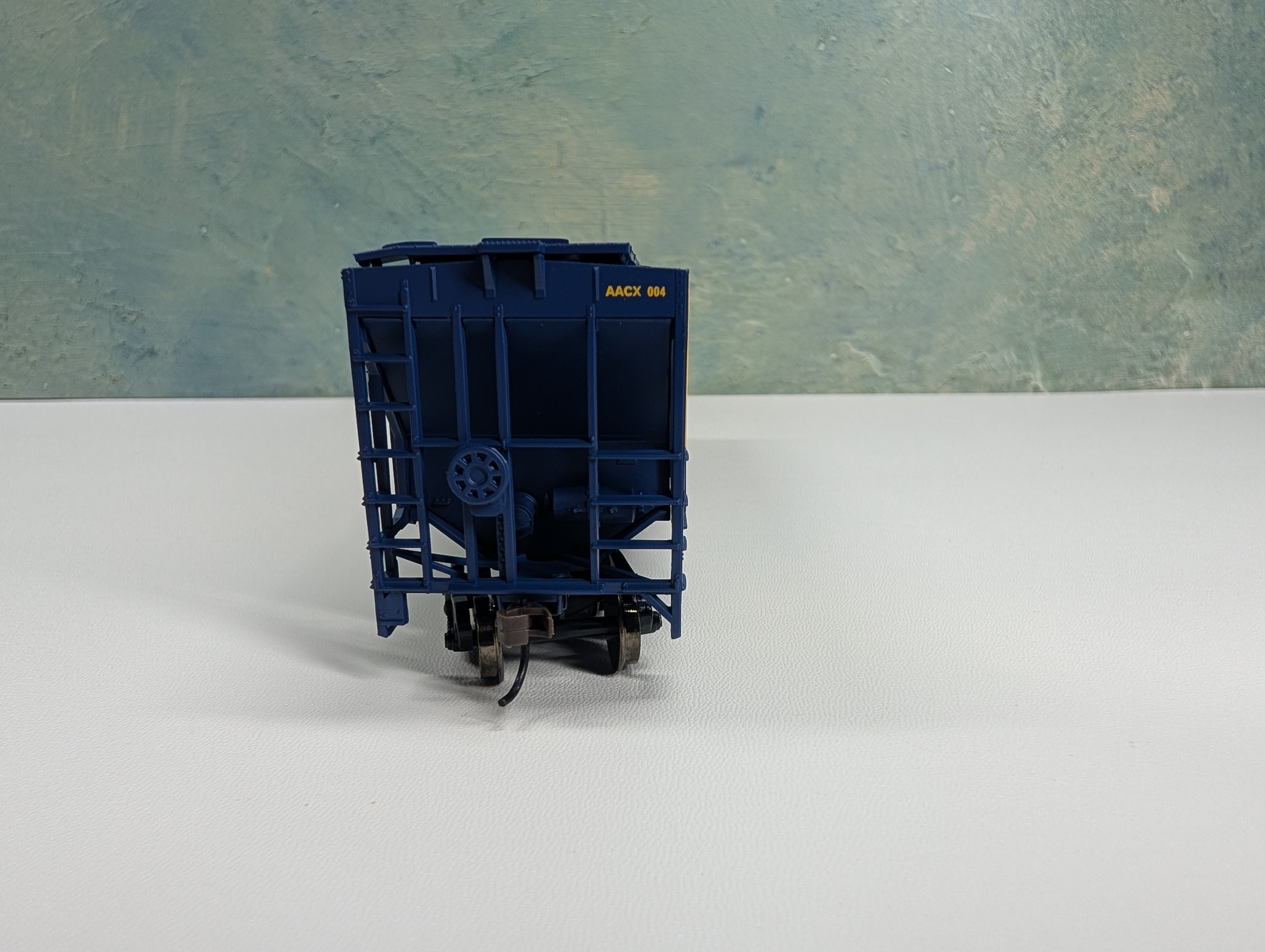 USED Athearn 72341 HO Scale 54' PS Covered Hopper Alaska Agriculture AACX #004