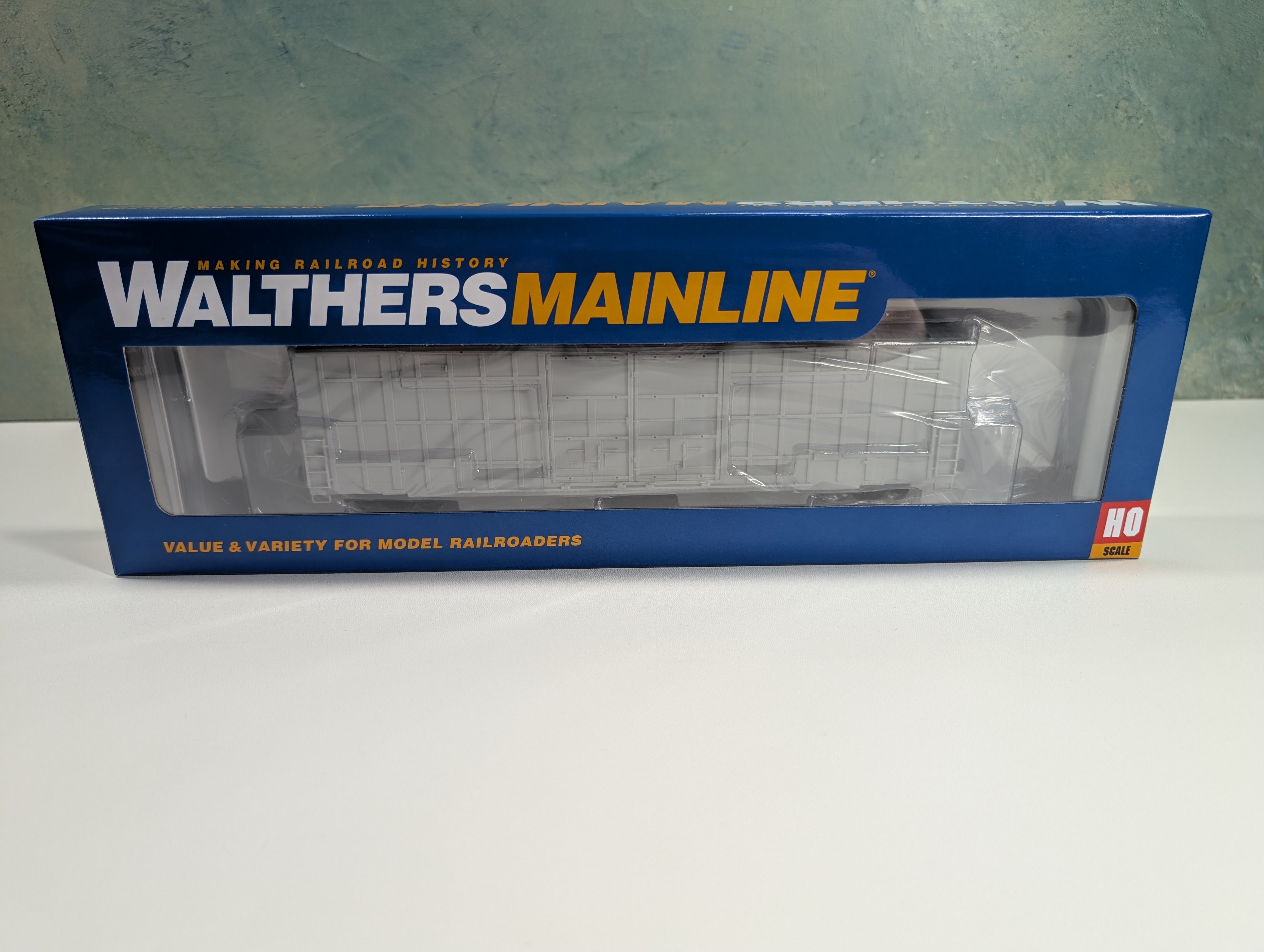 Walthers Mainline 910-3100 HO Scale 60' High Cube Plate F Horizontal Post Box Car Undecorated Gray